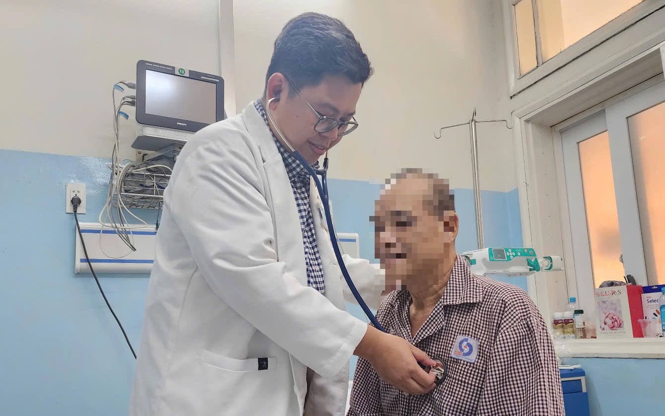 Kỳ tích hồi sinh bé trai ngừng tim kéo dài 60 phút tại Bệnh viện Nhi đồng 2 - Ảnh 2.