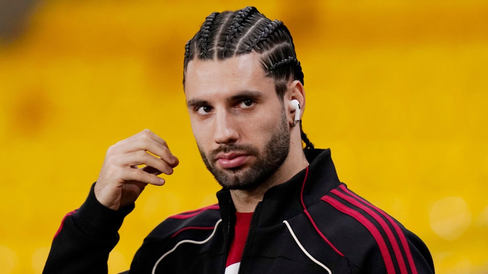 Loạt ảnh những kiểu tóc “thảm họa” nhất Ngoại hạng Anh - Ảnh 1.