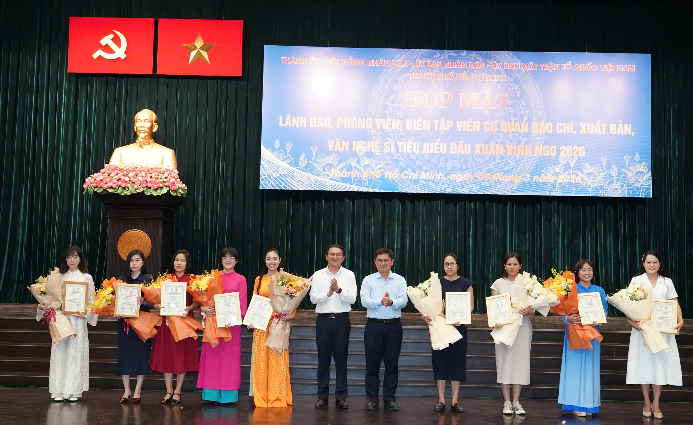 TPHCM trao giải thưởng b&aacute;o ch&iacute; viết về Nghị quyết 57 ph&aacute;t triển khoa học - c&ocirc;ng  - Ảnh 3.