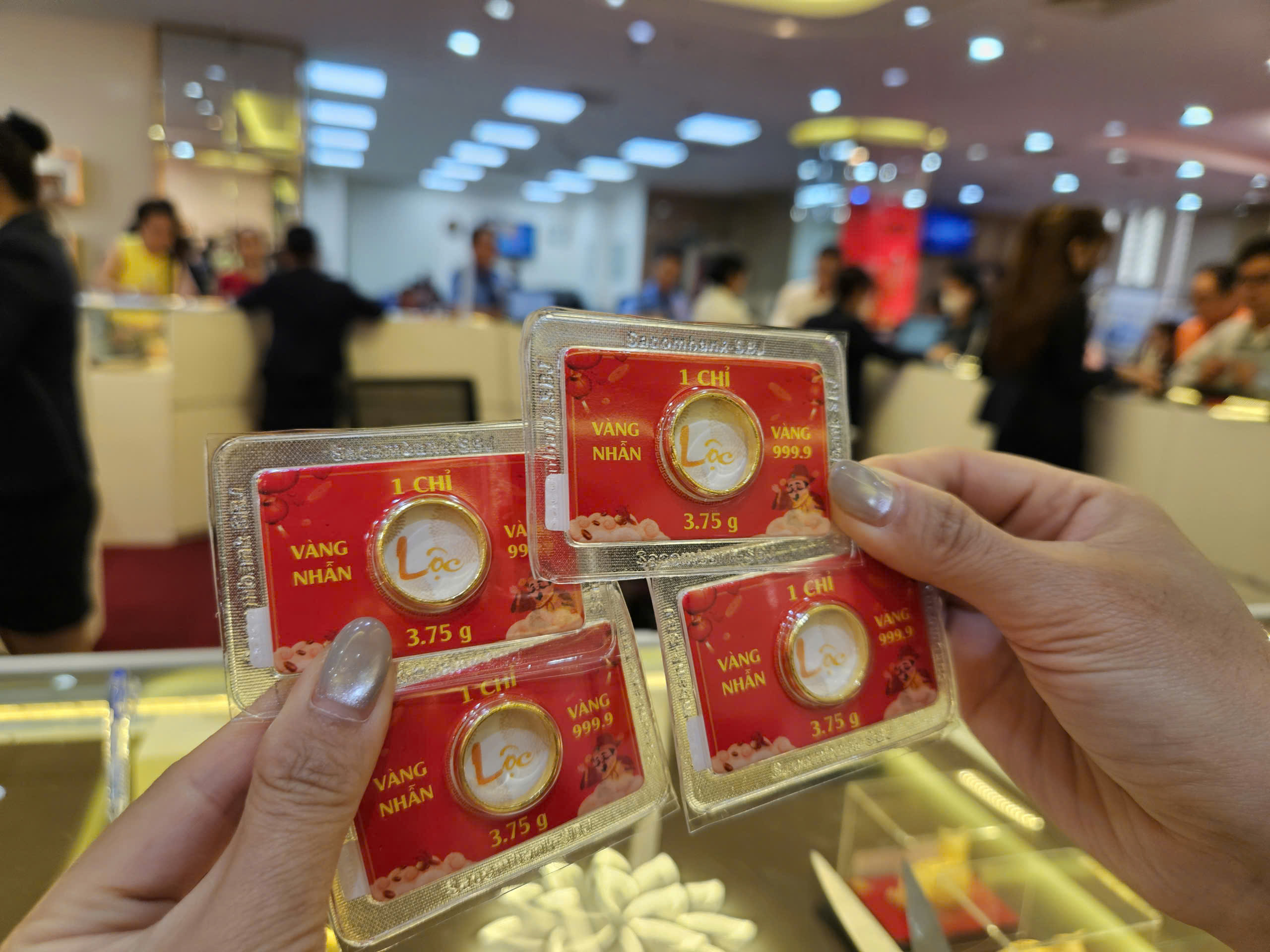 Giá vàng miếng SJC 2026 tăng trở lại giữa lúc giá thế giới giảm mạnh - Ảnh 2.