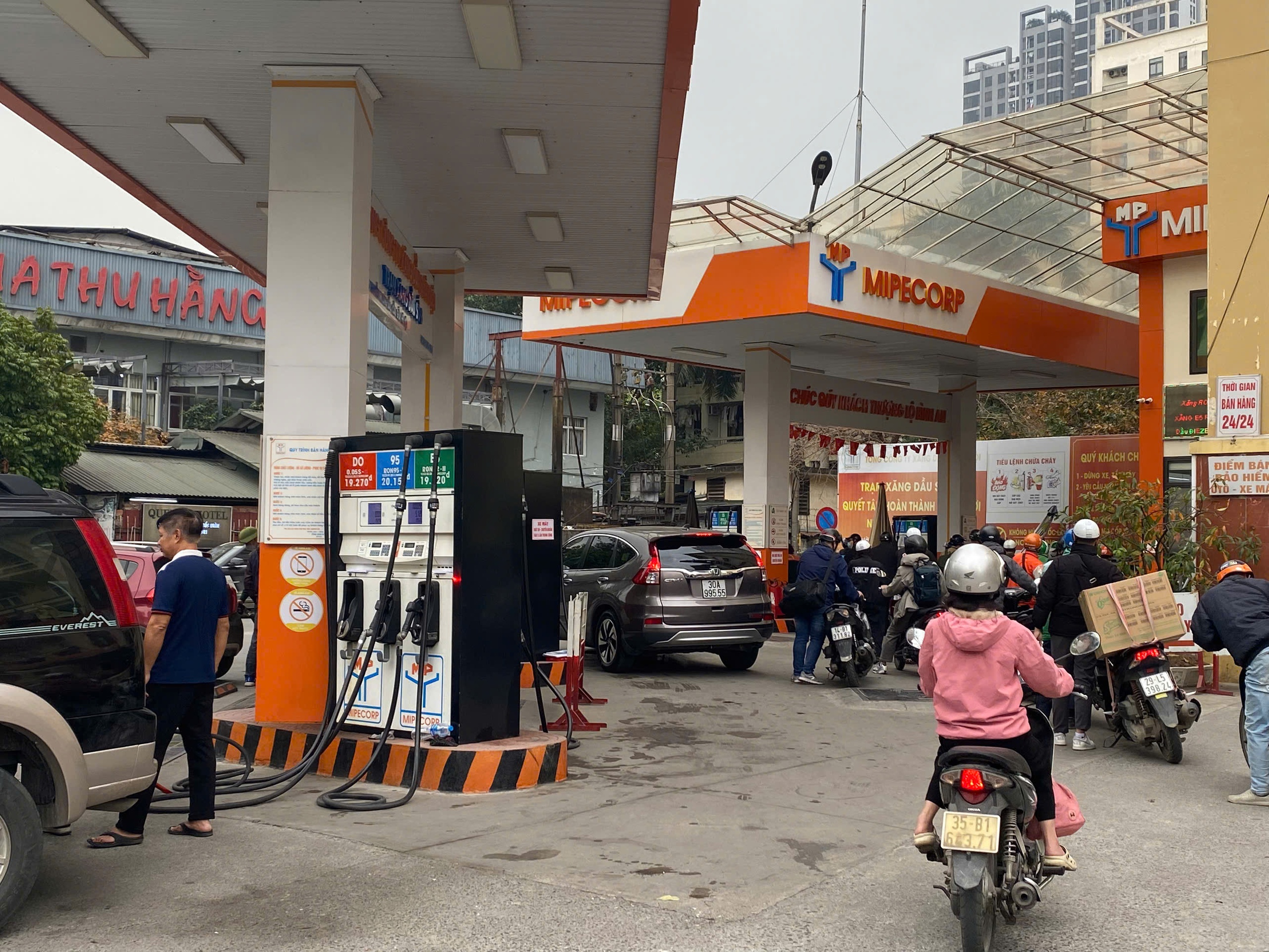 Giá xăng dầu tăng 20 % sẽ dùng qũy bình ổn giá trong tháng 10 năm 2026 - Ảnh 1.