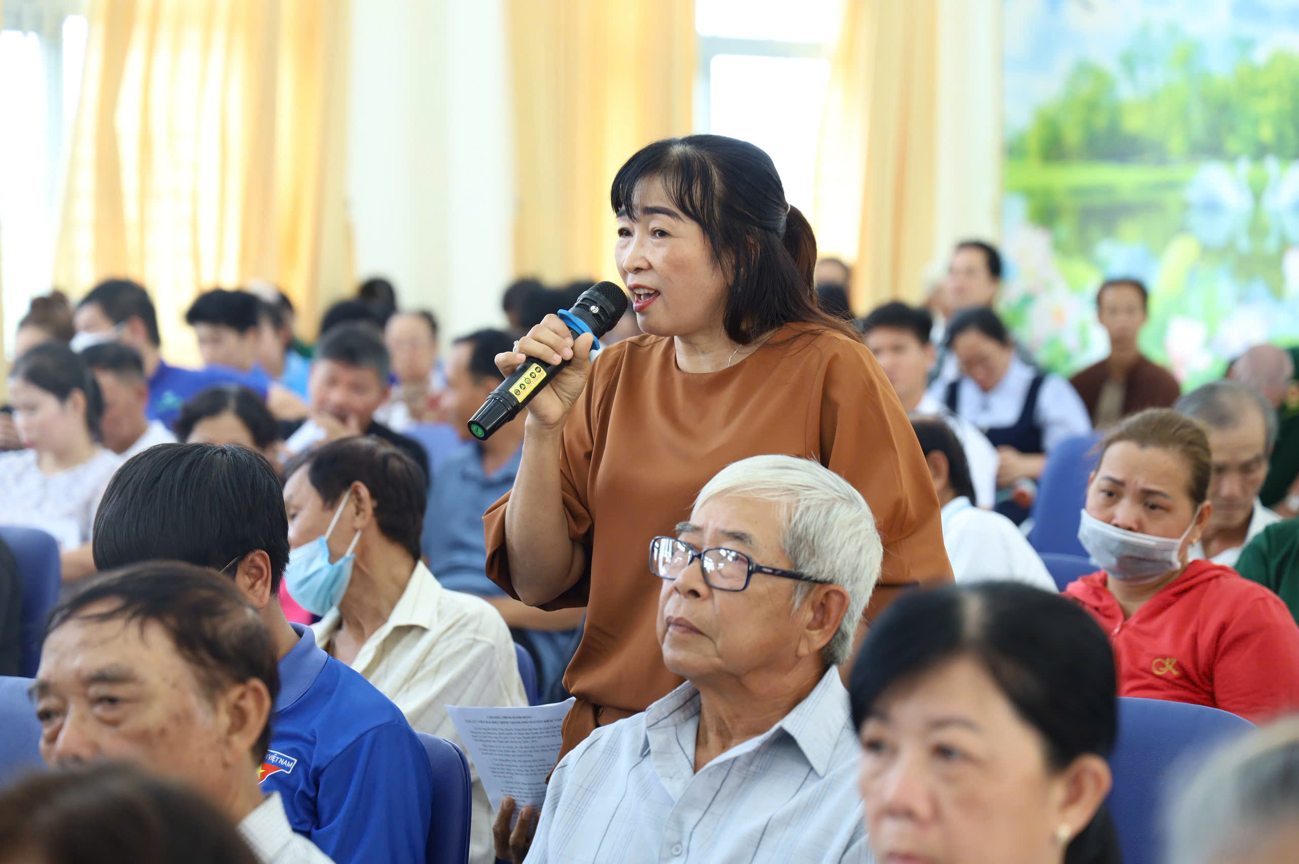 Cử tri xã Hưng Long kiến nghị nhiều vấn đề nhằm thúc đẩy phát triển kinh tế địa phương - Ảnh 4.