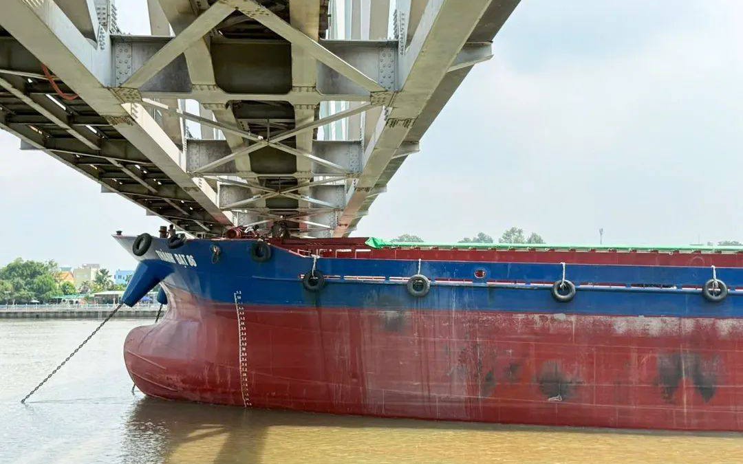 Chốt phương án sửa chữa cầu Ghềnh sau sự cố sà lan tông - Ảnh 2. Chốt phương án sửa chữa cầu Ghềnh sau sự cố sà lan tông - Ảnh 2.