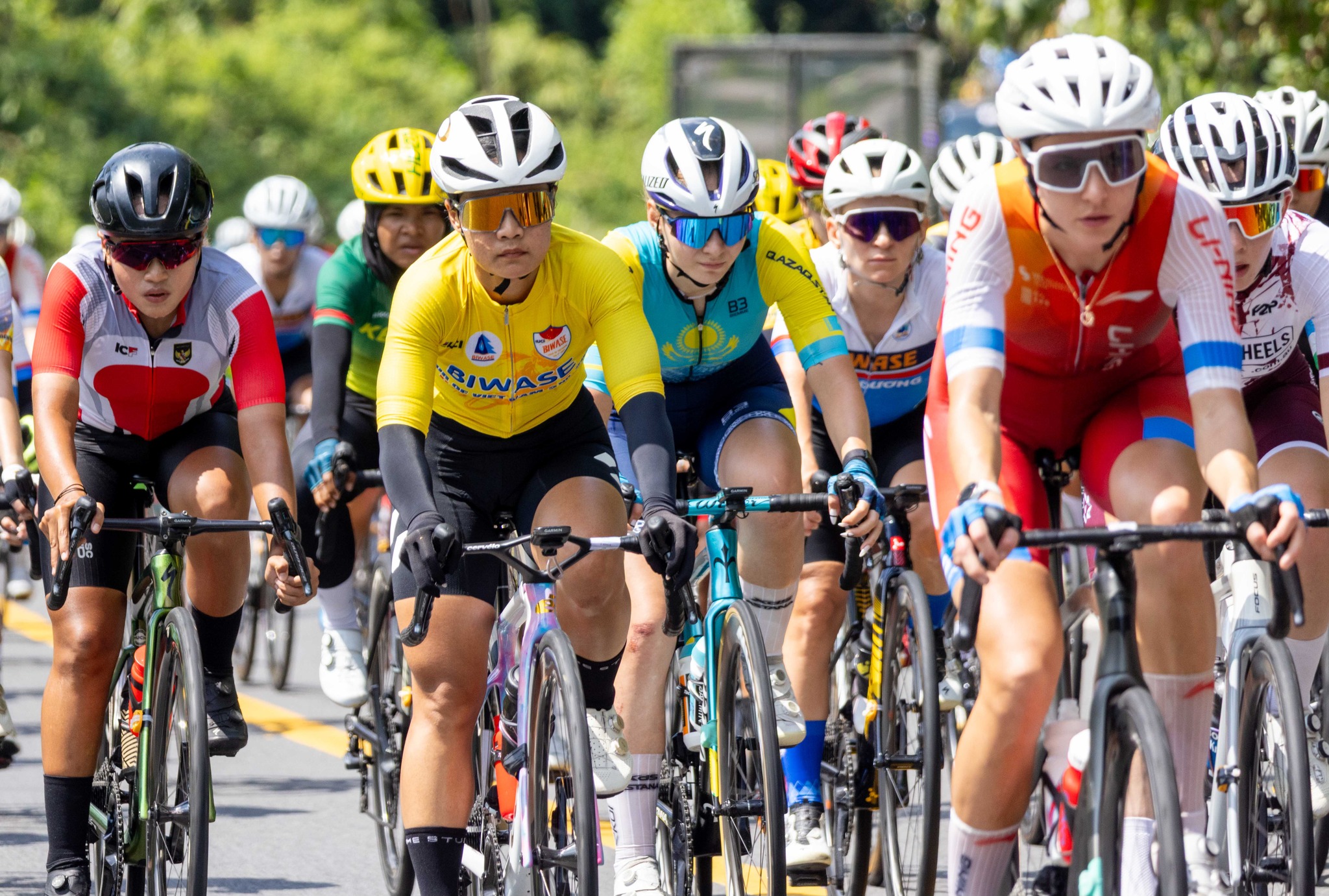 Tay đua Komina Marina gi&agrave;nh &Aacute;o chấm đỏ sau chặng 3 Biwase Tour of Vietnam 2026  - Ảnh 3.