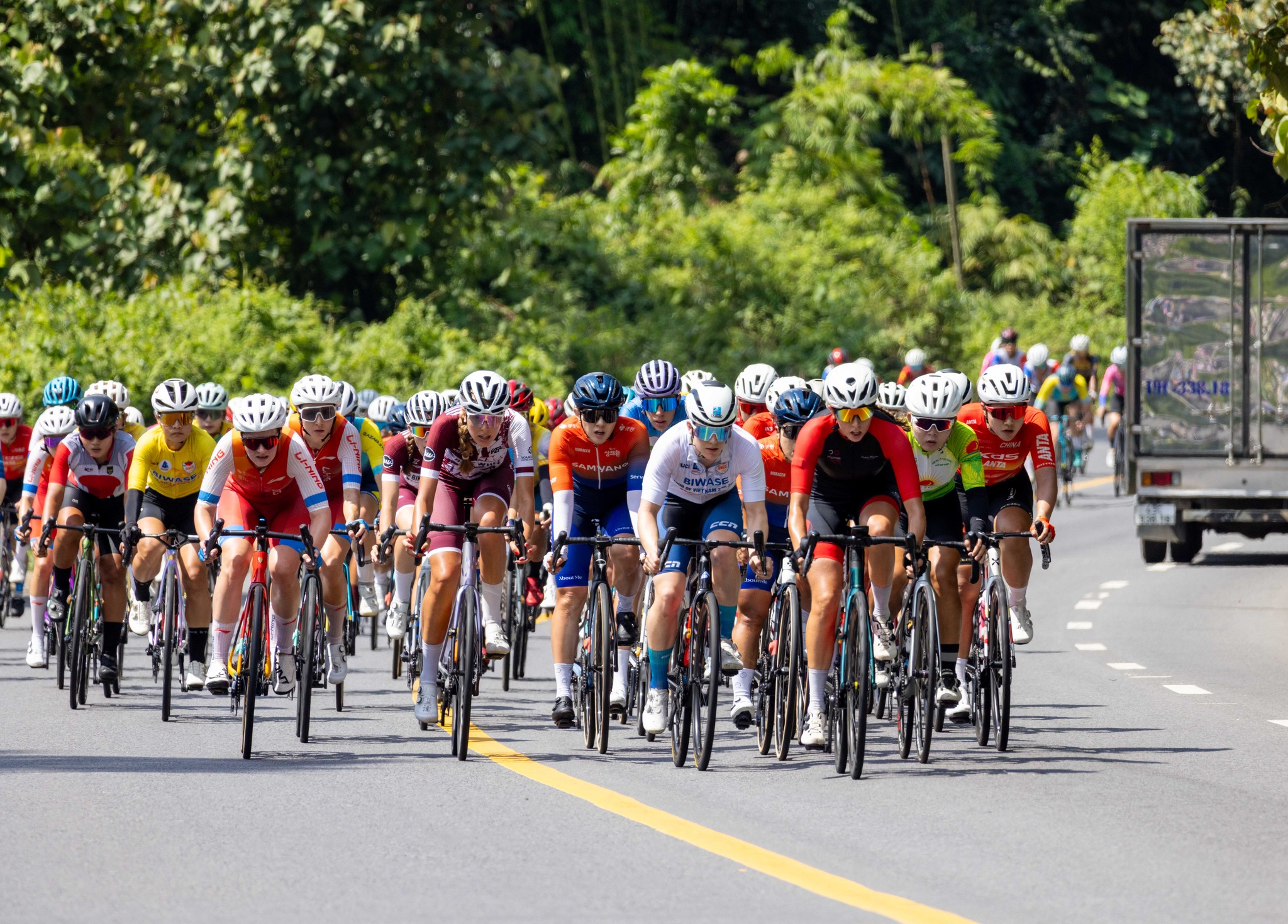 Tay đua Komina Marina gi&agrave;nh &Aacute;o chấm đỏ sau chặng 3 Biwase Tour of Vietnam 2026  - Ảnh 2.