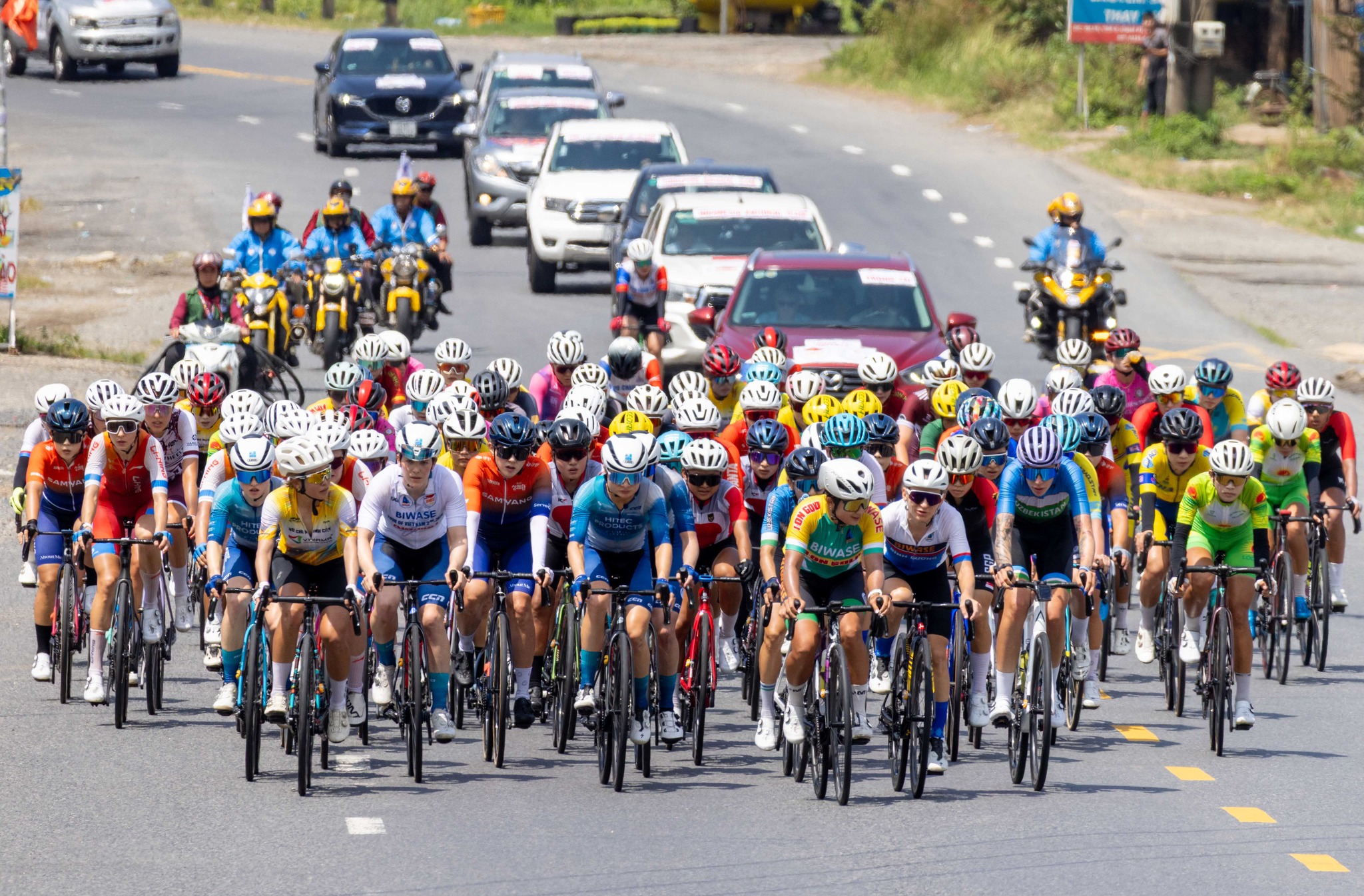 Tay đua Komina Marina gi&agrave;nh &Aacute;o chấm đỏ sau chặng 3 Biwase Tour of Vietnam 2026  - Ảnh 4.