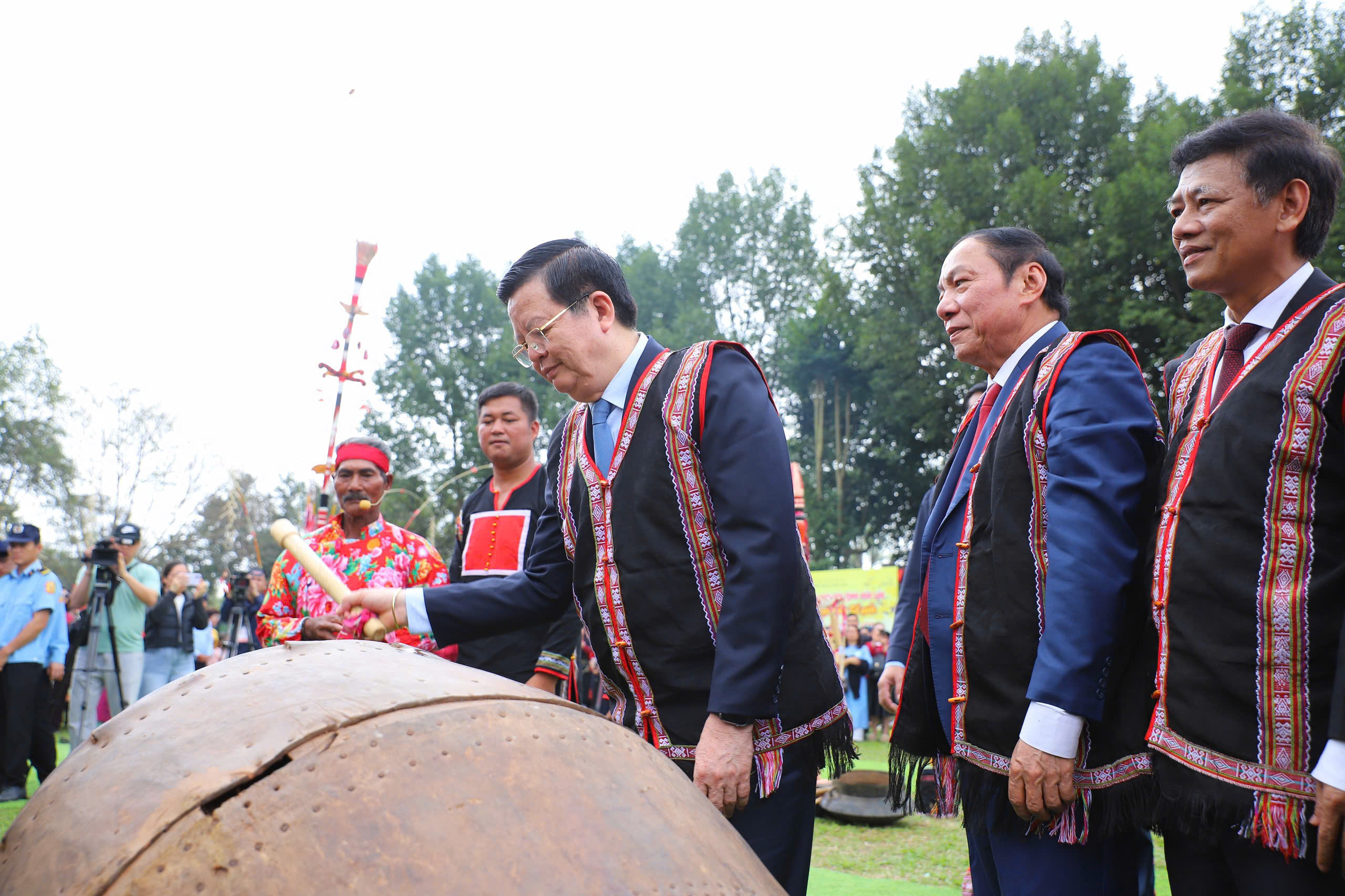 NGHỊ QUYẾT 80 - "SOI ĐƯỜNG" CHO VĂN HÓA VIỆT NAM: Khơi thông điểm nghẽn, nút thắt - Ảnh 1.