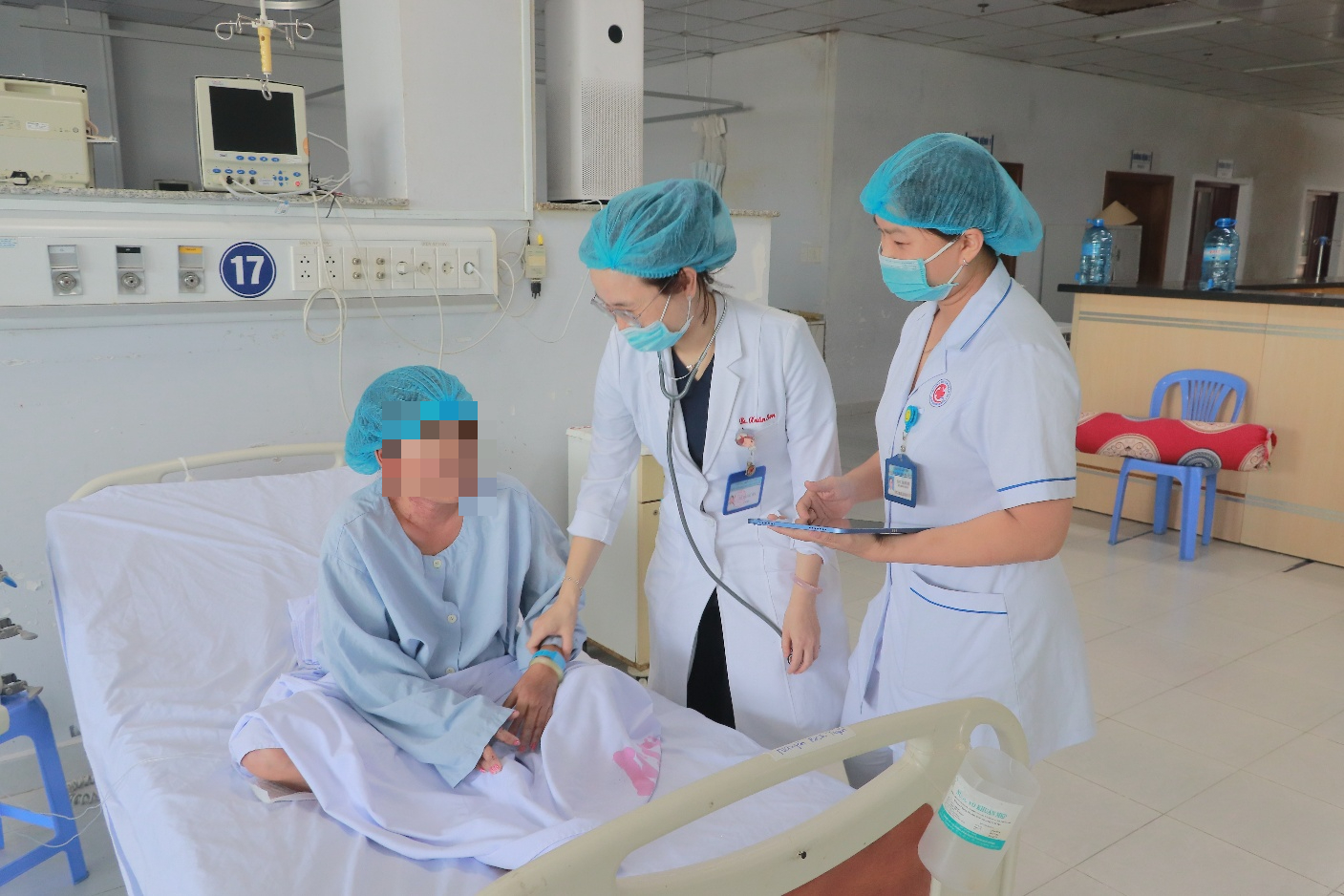 Nữ bệnh nhân viêm não mô cầu type B thoát chết ngoạn mục - Ảnh 2.