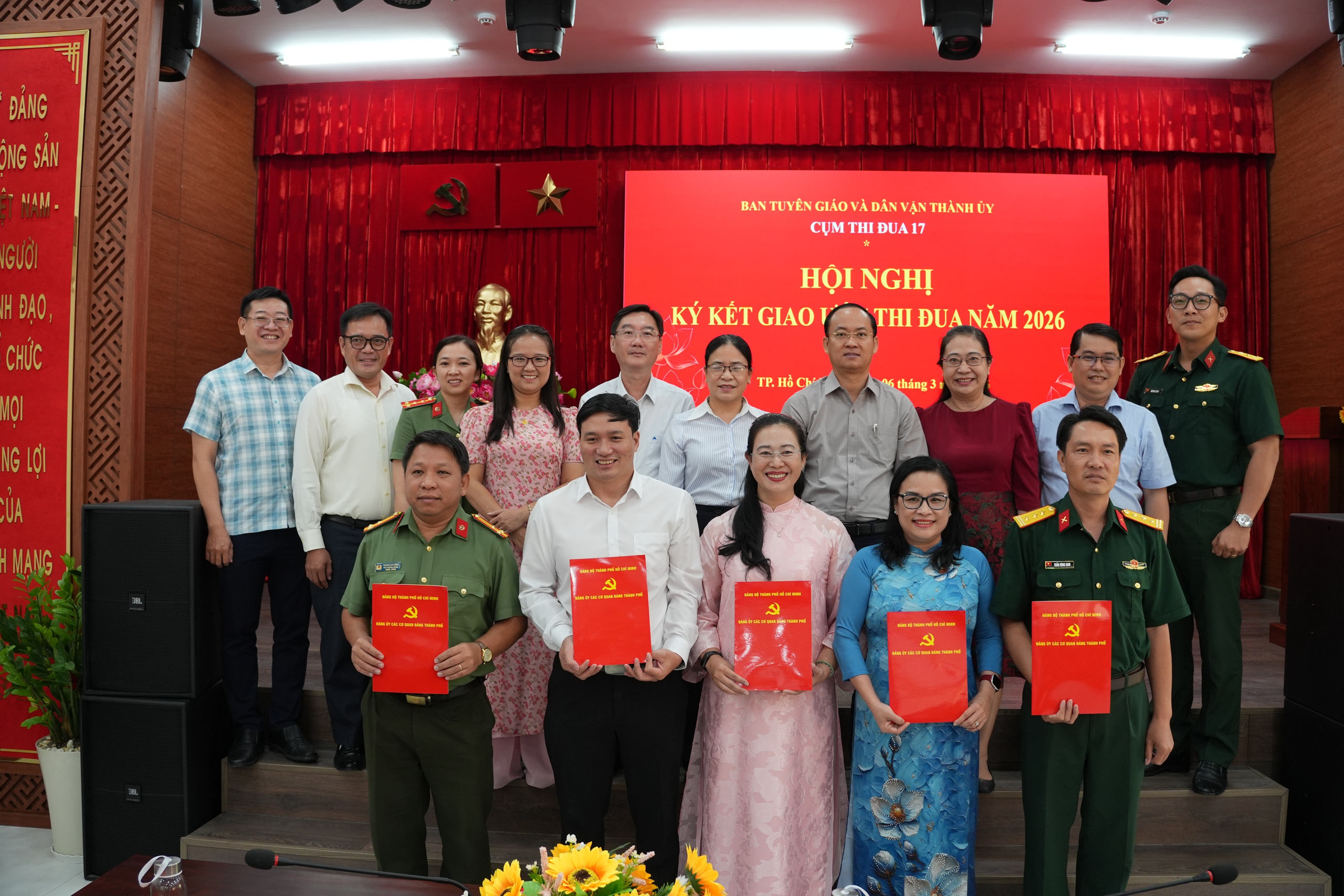 Cụm thi đua 17 - Ban Tuyên giáo và Dân vận Thành ủy TPHCM ký kết giao ước thi đua năm 2026 - Ảnh 2.