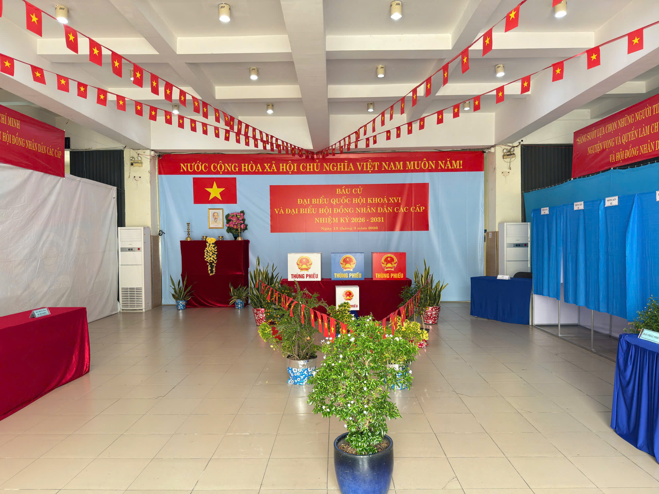 B&iacute; thư Th&agrave;nh ủy TPHCM chỉ đạo tổ chức cuộc bầu cử bảo đảm d&acirc;n chủ, b&igrave;nh đẳng - Ảnh 2.