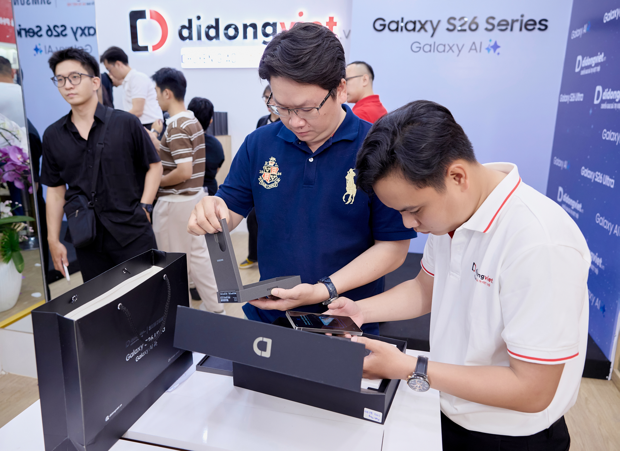 Người đầu tiên sở hữu Galaxy S26 tiết lộ lý do xuyên đêm mua hàng - Ảnh 1.