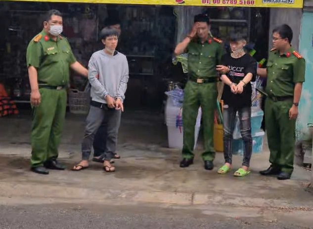 N&oacute;ng: Bắt 2 nghi phạm vụ s&aacute;t hại người đ&agrave;n &ocirc;ng ở T&acirc;y Nha Trang - Ảnh 1.