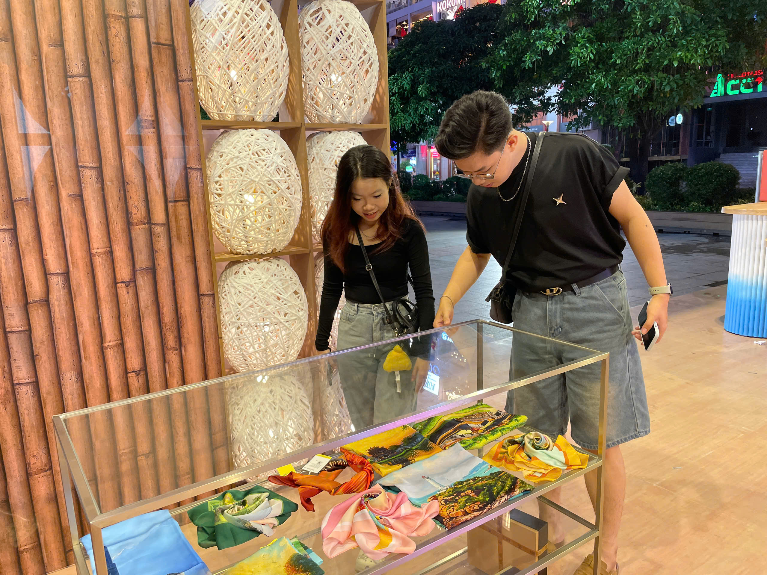 Khai mạc Lễ hội &Aacute;o d&agrave;i TP HCM 2026 với chủ đề &ldquo;Sợi tơ v&agrave;ng son &ndash; Dệt n&ecirc;n kh&aacute;t vọng&rdquo; - Ảnh 15.