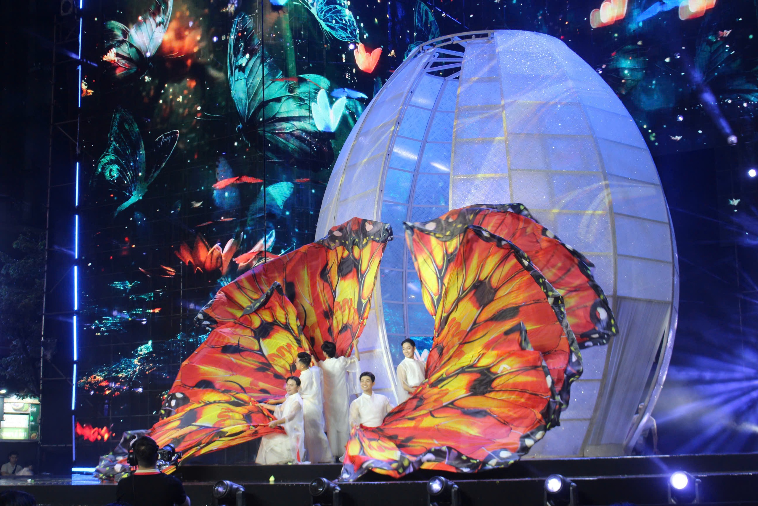 Khai mạc Lễ hội &Aacute;o d&agrave;i TP HCM 2026 với chủ đề &ldquo;Sợi tơ v&agrave;ng son &ndash; Dệt n&ecirc;n kh&aacute;t vọng&rdquo; - Ảnh 5.