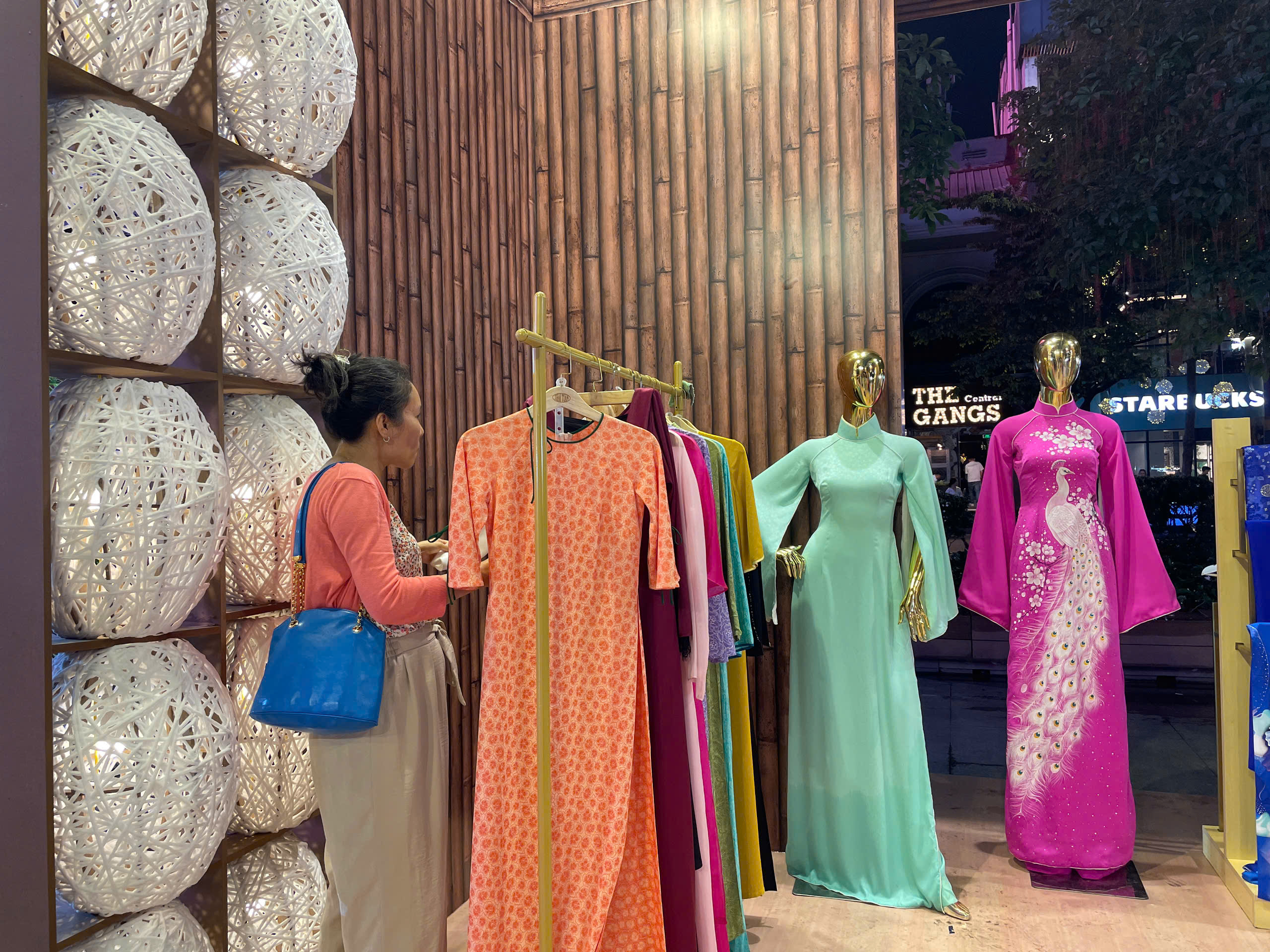 Khai mạc Lễ hội &Aacute;o d&agrave;i TP HCM 2026 với chủ đề &ldquo;Sợi tơ v&agrave;ng son &ndash; Dệt n&ecirc;n kh&aacute;t vọng&rdquo; - Ảnh 14.