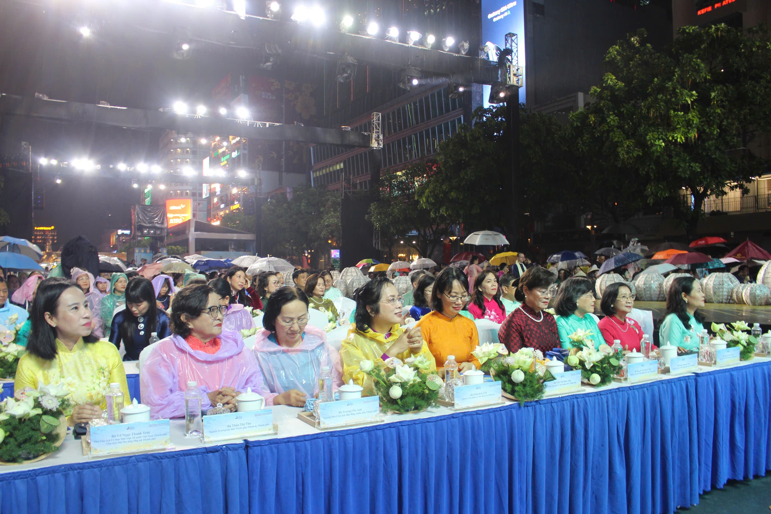 Khai mạc Lễ hội &Aacute;o d&agrave;i TP HCM 2026 với chủ đề &ldquo;Sợi tơ v&agrave;ng son &ndash; Dệt n&ecirc;n kh&aacute;t vọng&rdquo; - Ảnh 2.