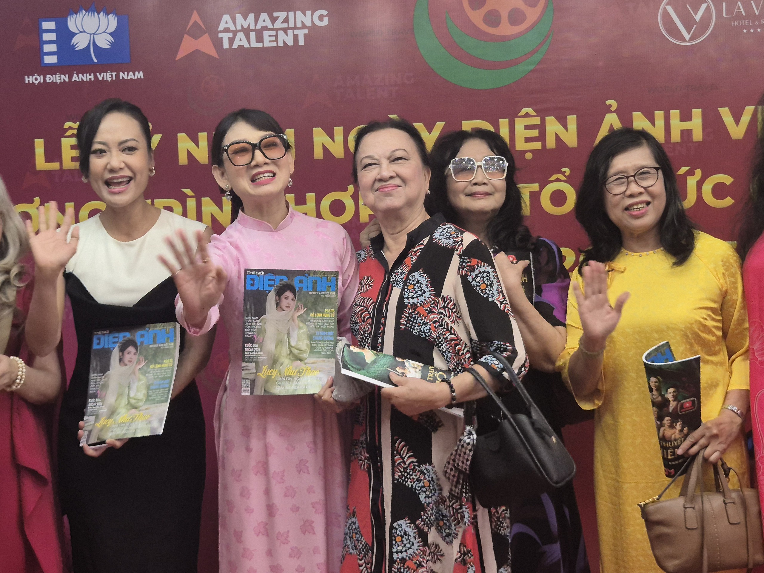 NSND Trà Giang, Quyền Linh, Lý Hùng, Hồng Ánh… cùng tụ hội! - Ảnh 11.