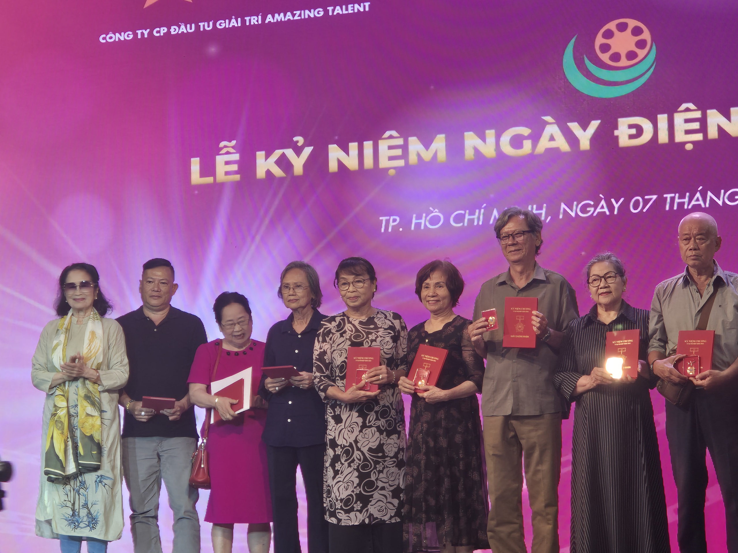 NSND Trà Giang, Quyền Linh, Lý Hùng, Hồng Ánh… cùng tụ hội! - Ảnh 21.