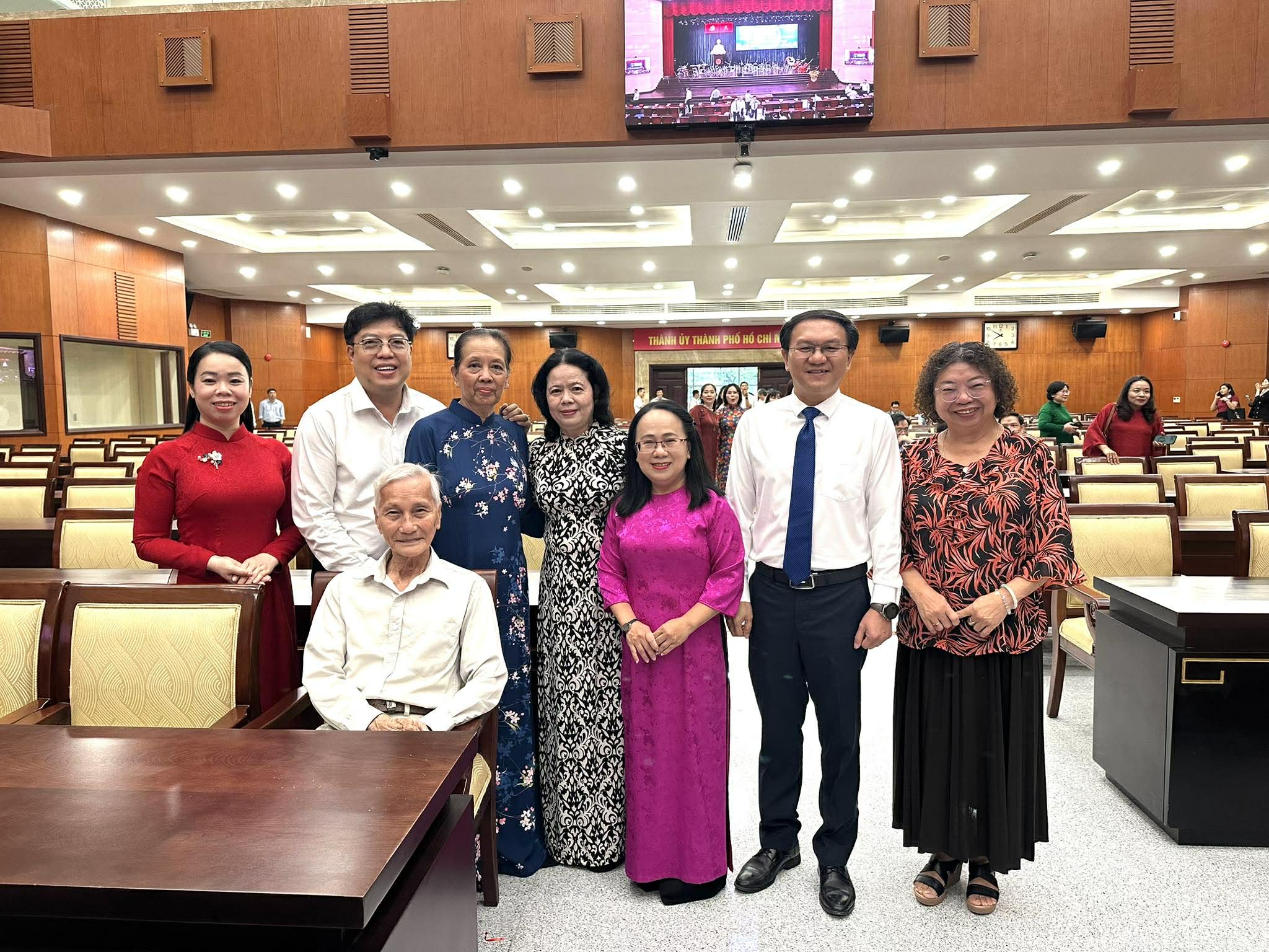 Cuộc hội ngộ xúc động với họa sĩ Cổ Tấn Long Châu - Ảnh 5.