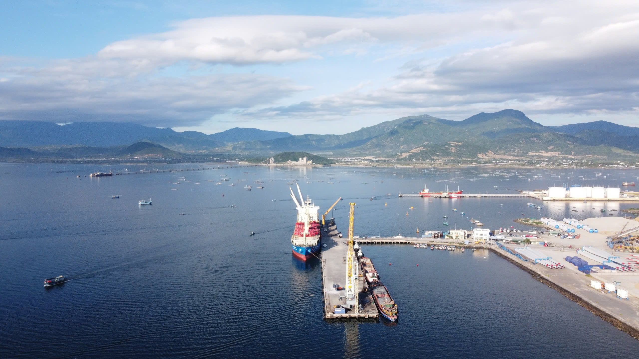 Mở hướng phát triển kinh tế vịnh biển - Ảnh 1.