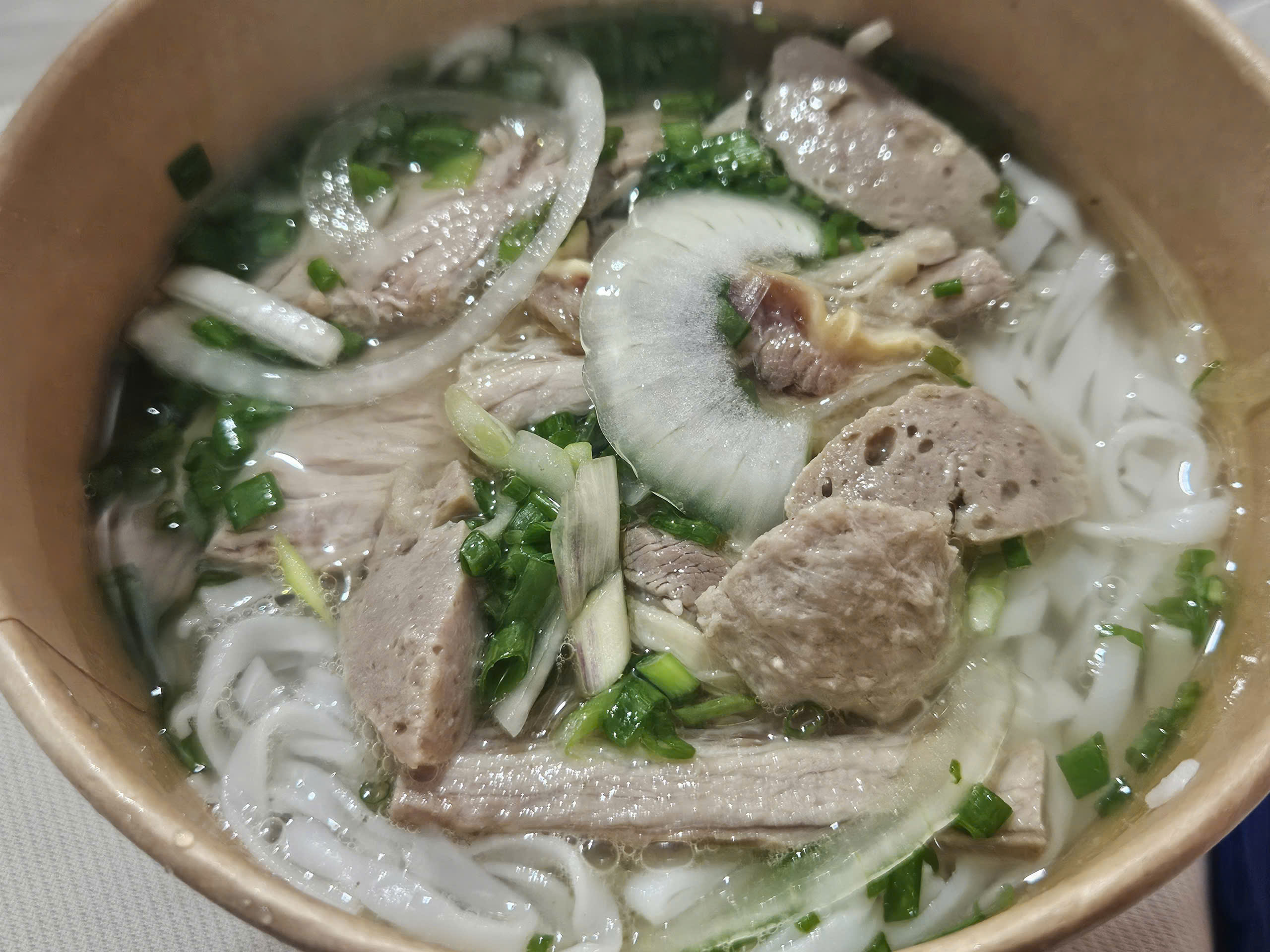 Sự kiện phở y&ecirc;u thương 2026 phục vụ 12 . 000 Suất phở miễn ph&iacute; cho c&ocirc;ng nh&acirc;n v&agrave; học sinh TPHCM - Ảnh 5.