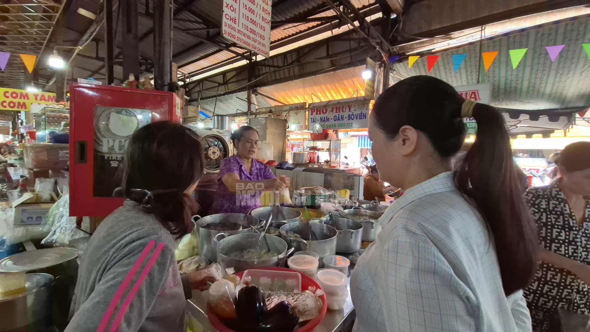 Chủ sạp ch&egrave; chợ T&acirc;n Định giữ gi&aacute; b&aacute;n suốt 3 năm qua bất chấp biến động - Ảnh 2.