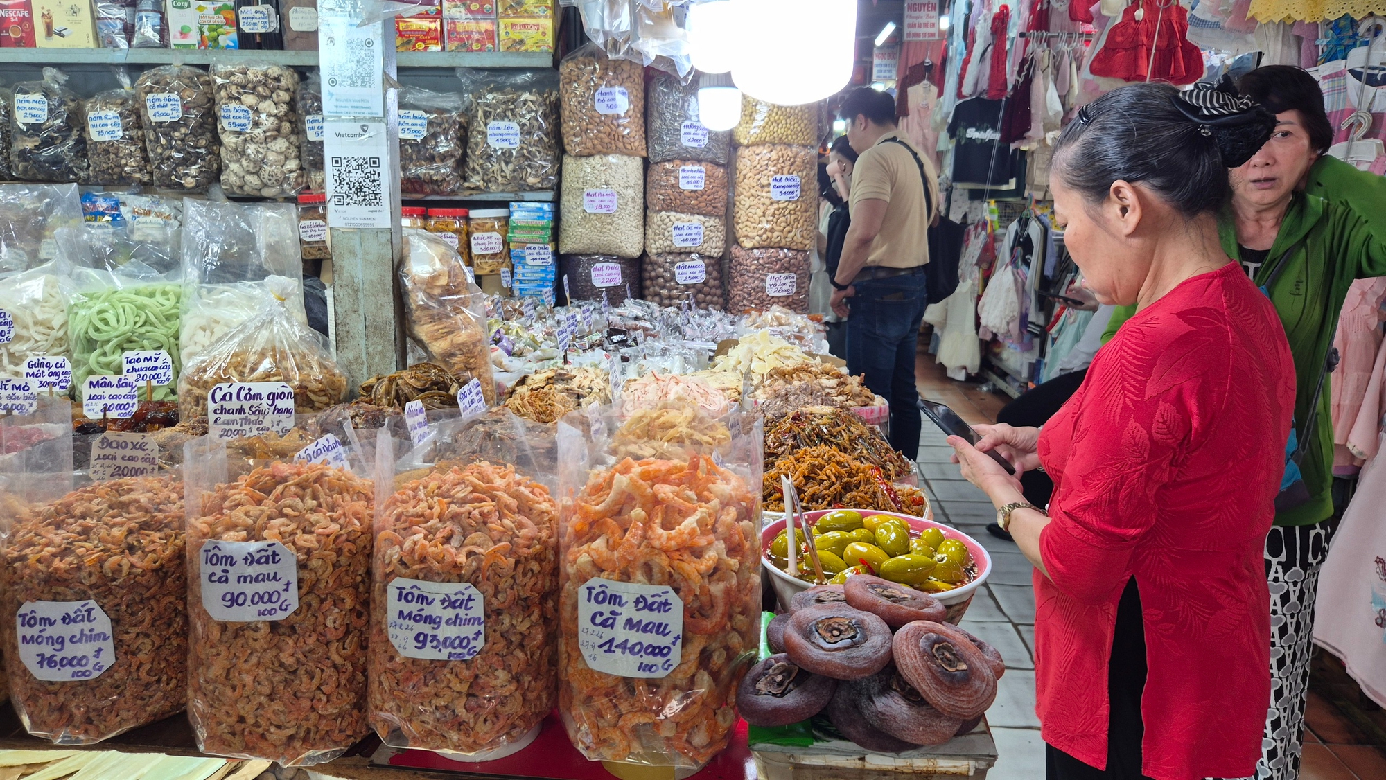 Chủ sạp ch&egrave; chợ T&acirc;n Định giữ gi&aacute; b&aacute;n suốt 3 năm qua bất chấp biến động - Ảnh 8.