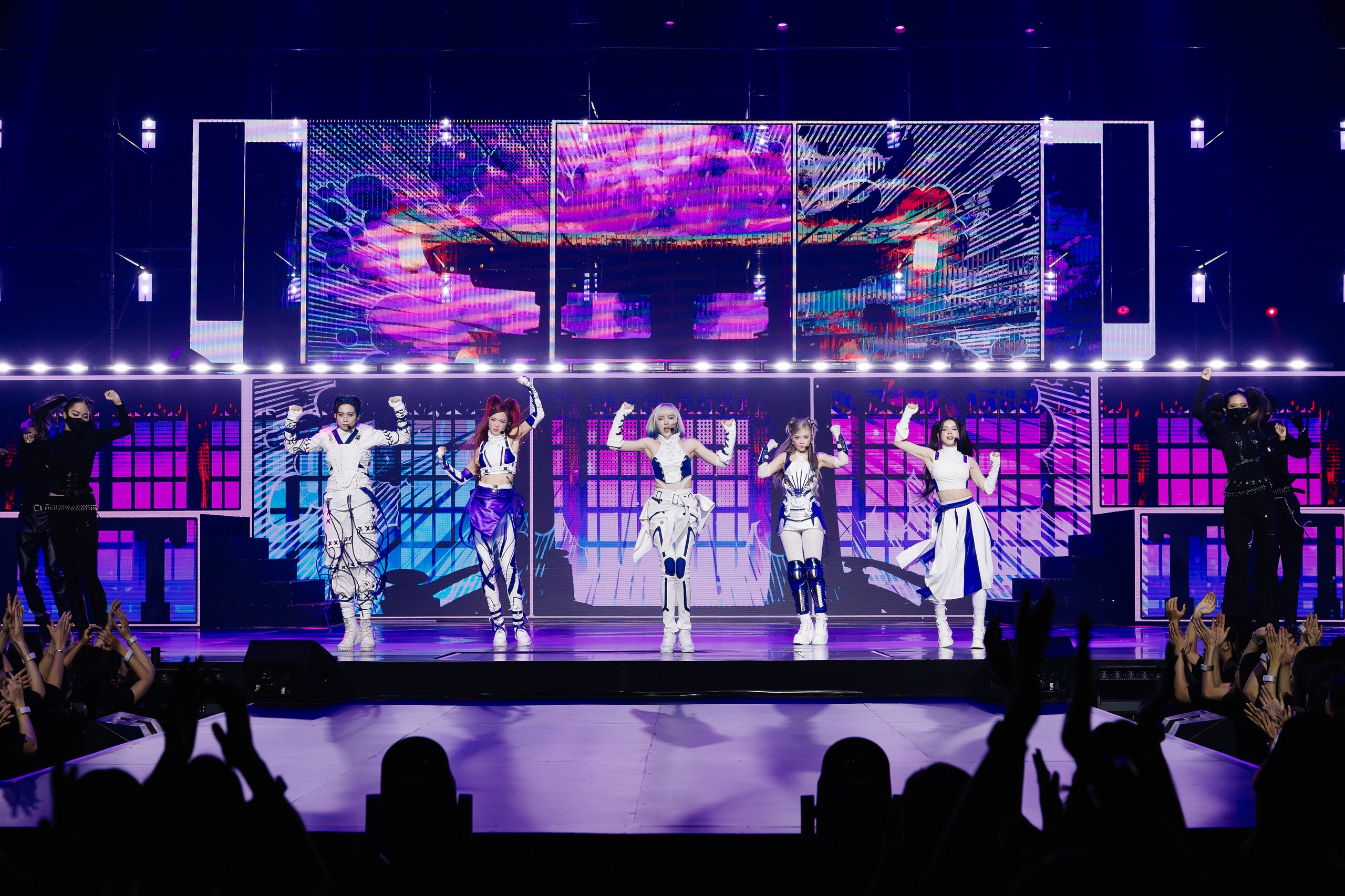 Bùng nổ xu hướng 