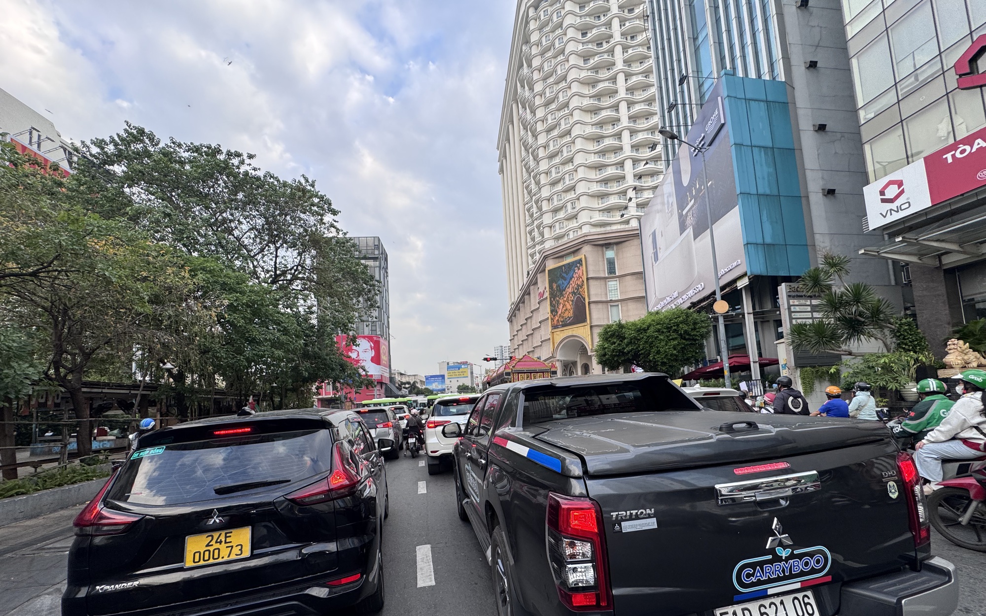 Gi&aacute; xăng dầu tăng ảnh hưởng đến cước taxi v&agrave; xe c&ocirc;ng nghệ năm 2026 - Ảnh 1.