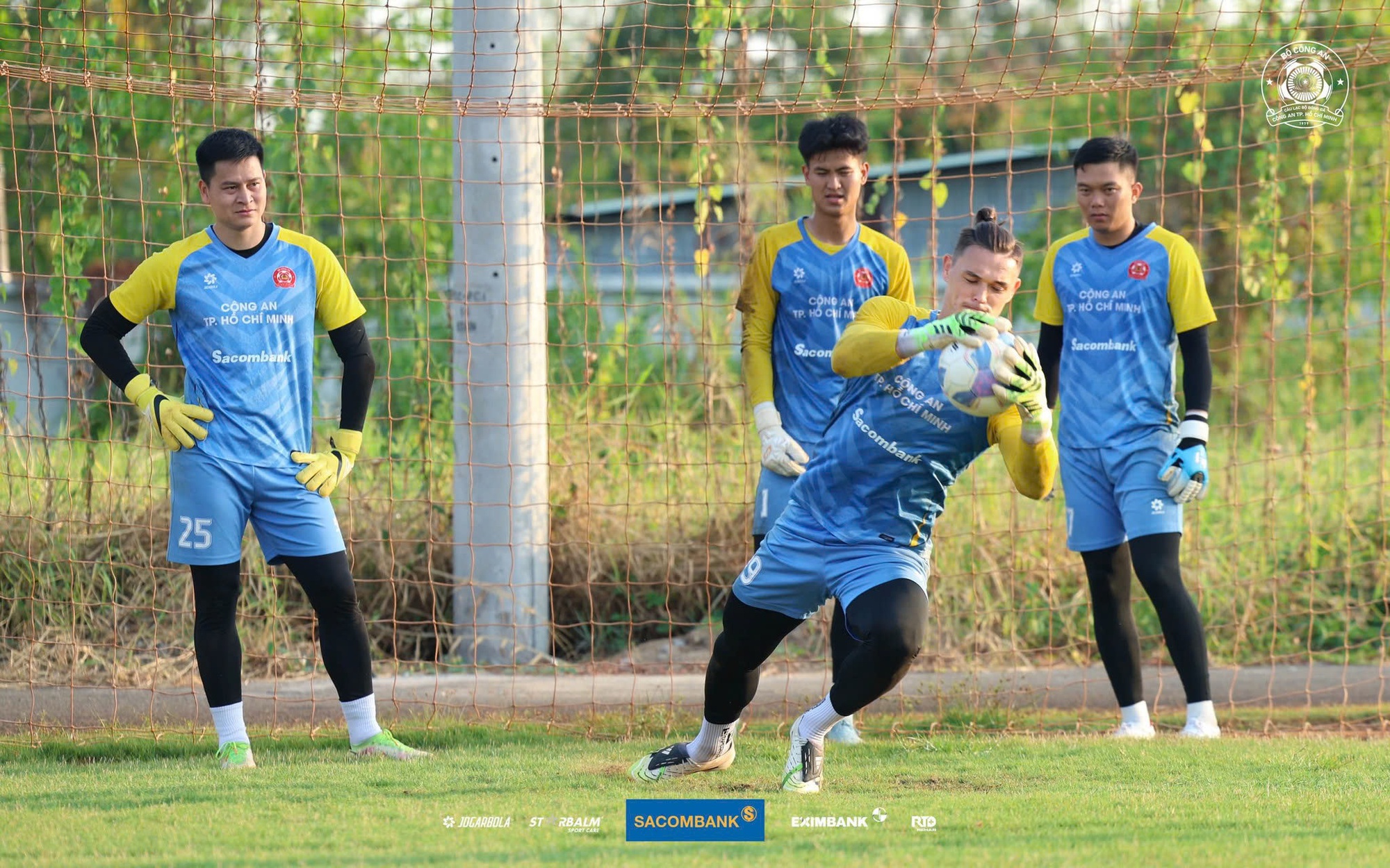 Tuyển Việt Nam l&agrave;m mới lực lượng - Ảnh 2.