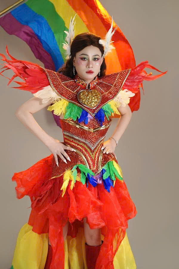 Trưởng G&aacute;nh h&aacute;t l&ocirc; t&ocirc; Bảo Nguyệt C&aacute;t v&agrave; m&oacute;n qu&agrave; &acirc;m nhạc mừng 8-3  - Ảnh 6.