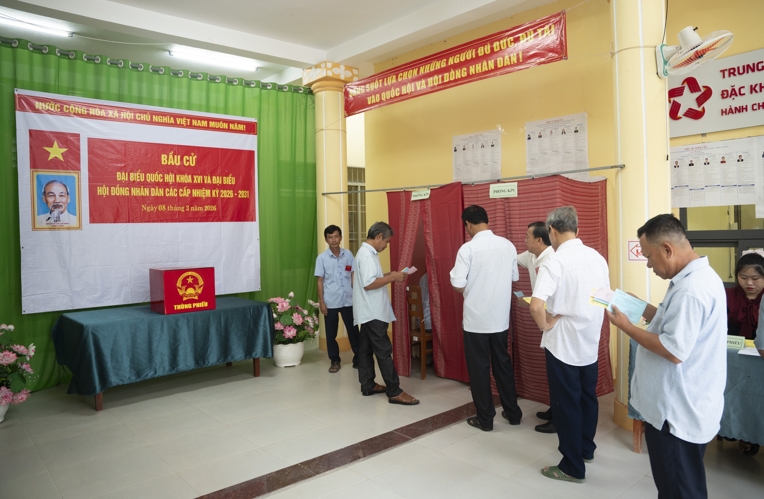 Cử tri Thổ Ch&acirc;u n&ocirc; nức bầu cử sớm đại biểu Quốc hội năm 2026 - Ảnh 13.