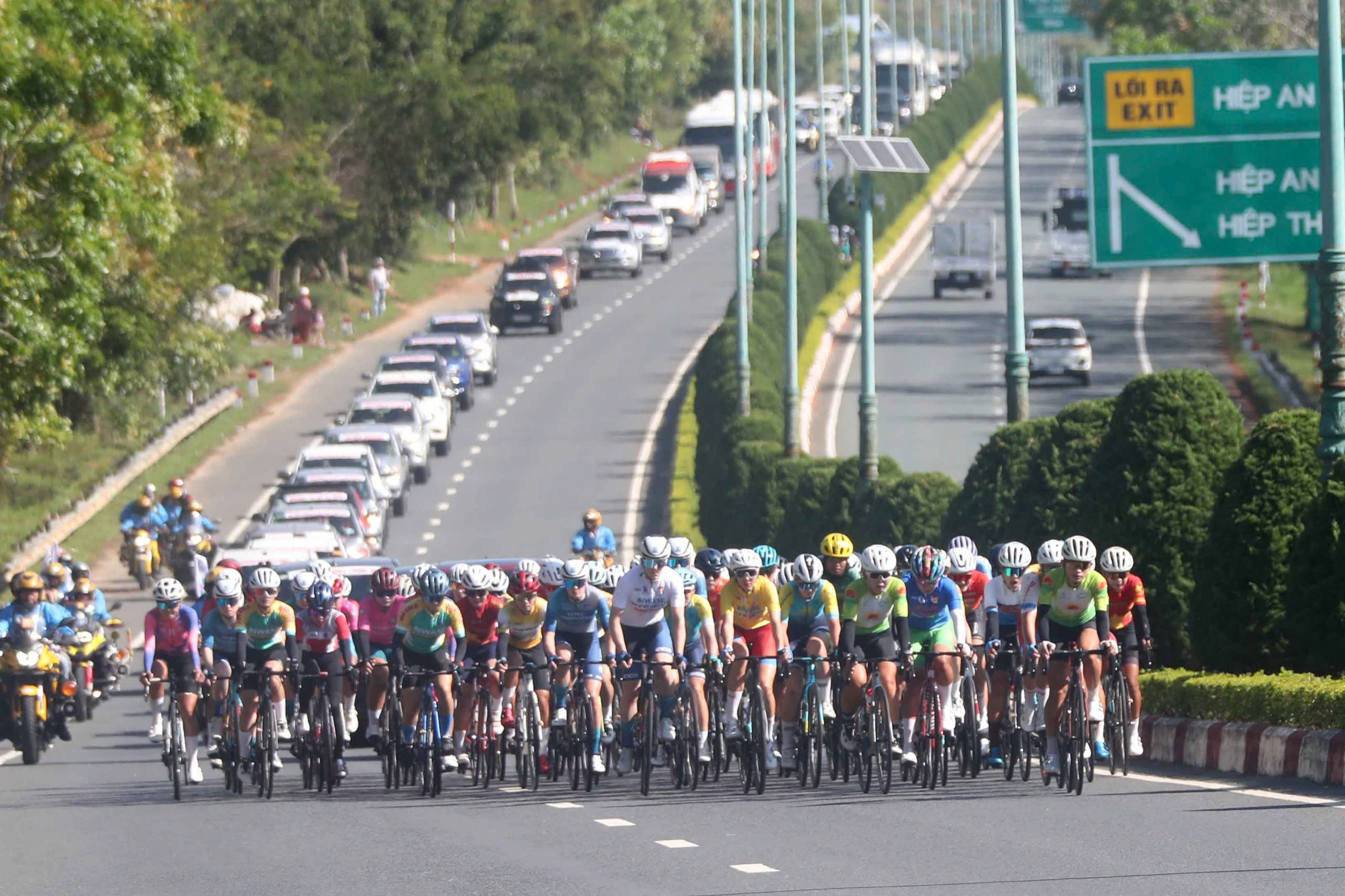 Komina Marina đoạt c&uacute; đ&uacute;p chung cuộc Giải Biwase Tour of Vietnam 2026 - Ảnh 4.