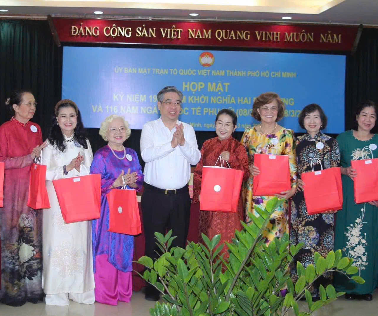 Lan tỏa bản lĩnh nữ cán bộ Mặt trận - Ảnh 1.