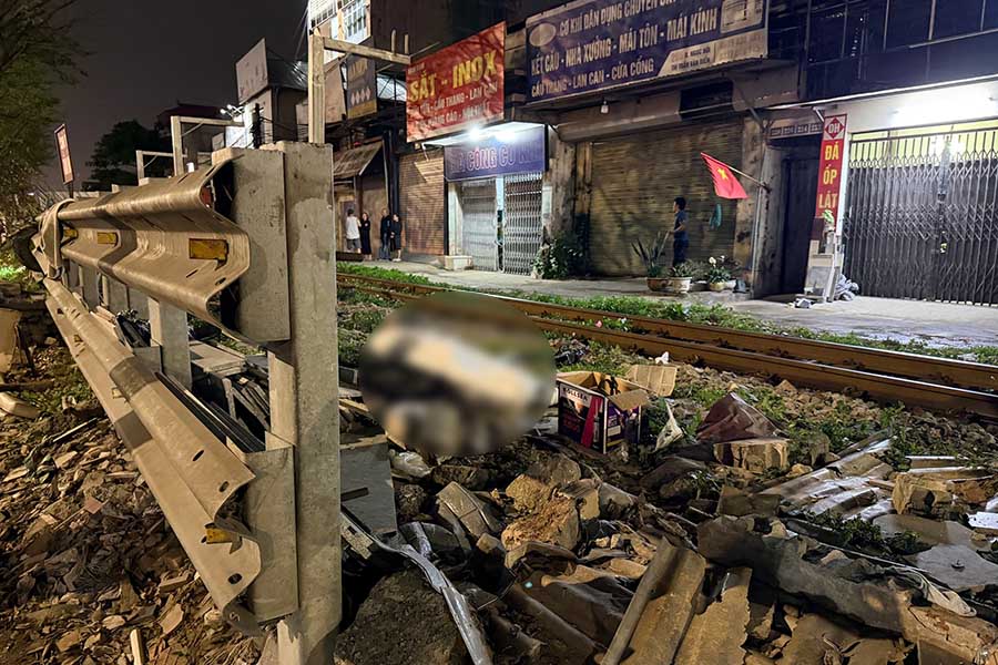 Tai nạn đường sắt nghiêm trọng ở Ngọc Hồi: Người đàn ông tử vong khi qua lối ngang - Ảnh 1. Tai nạn đường sắt nghiêm trọng ở Ngọc Hồi: Người đàn ông tử vong khi qua lối ngang - Ảnh 1.