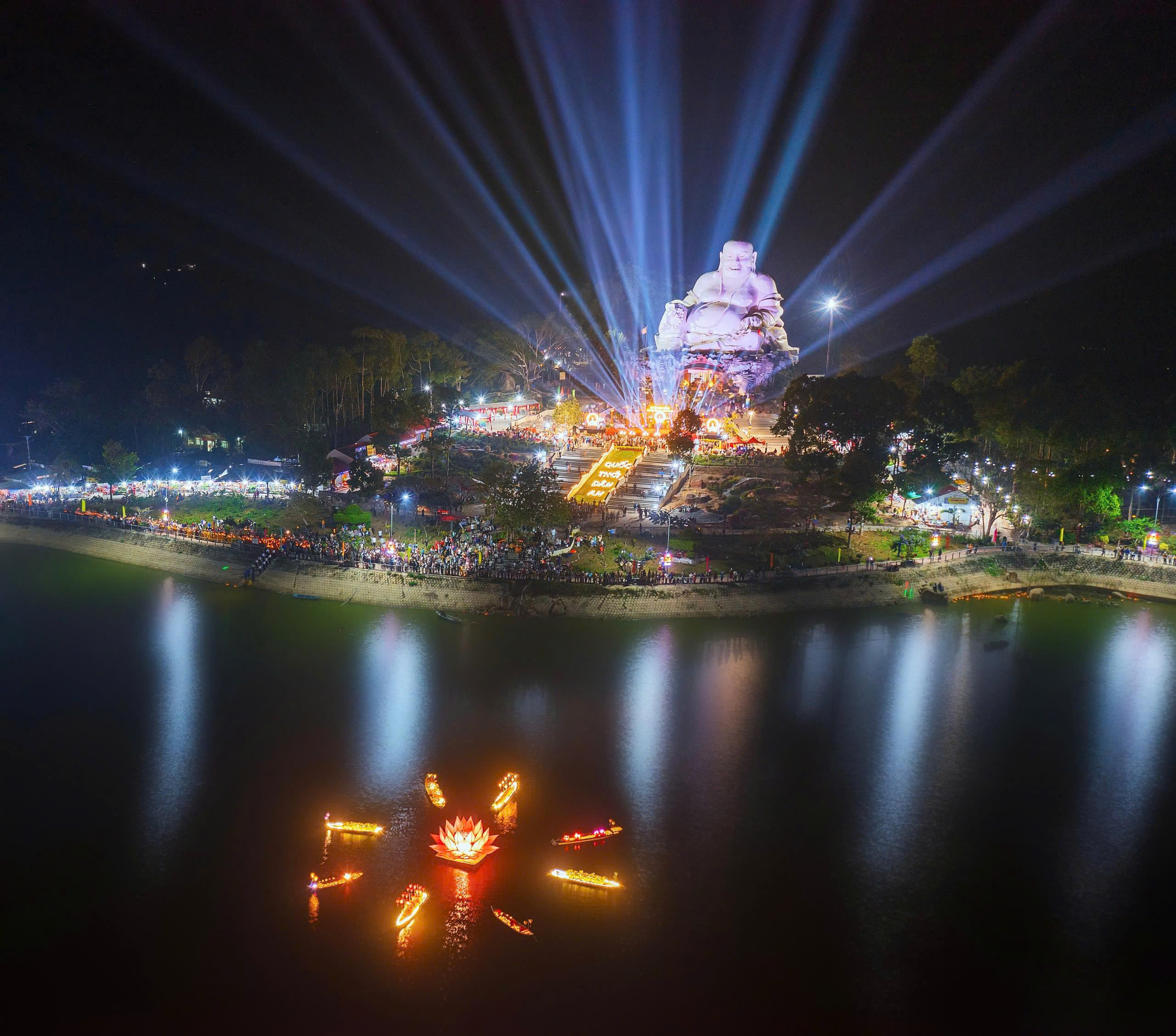 Lý do “Đà Lạt miền Tây” thu hút 25.000 khách du lịch tham gia lễ hội hoa đăng - Ảnh 3.
