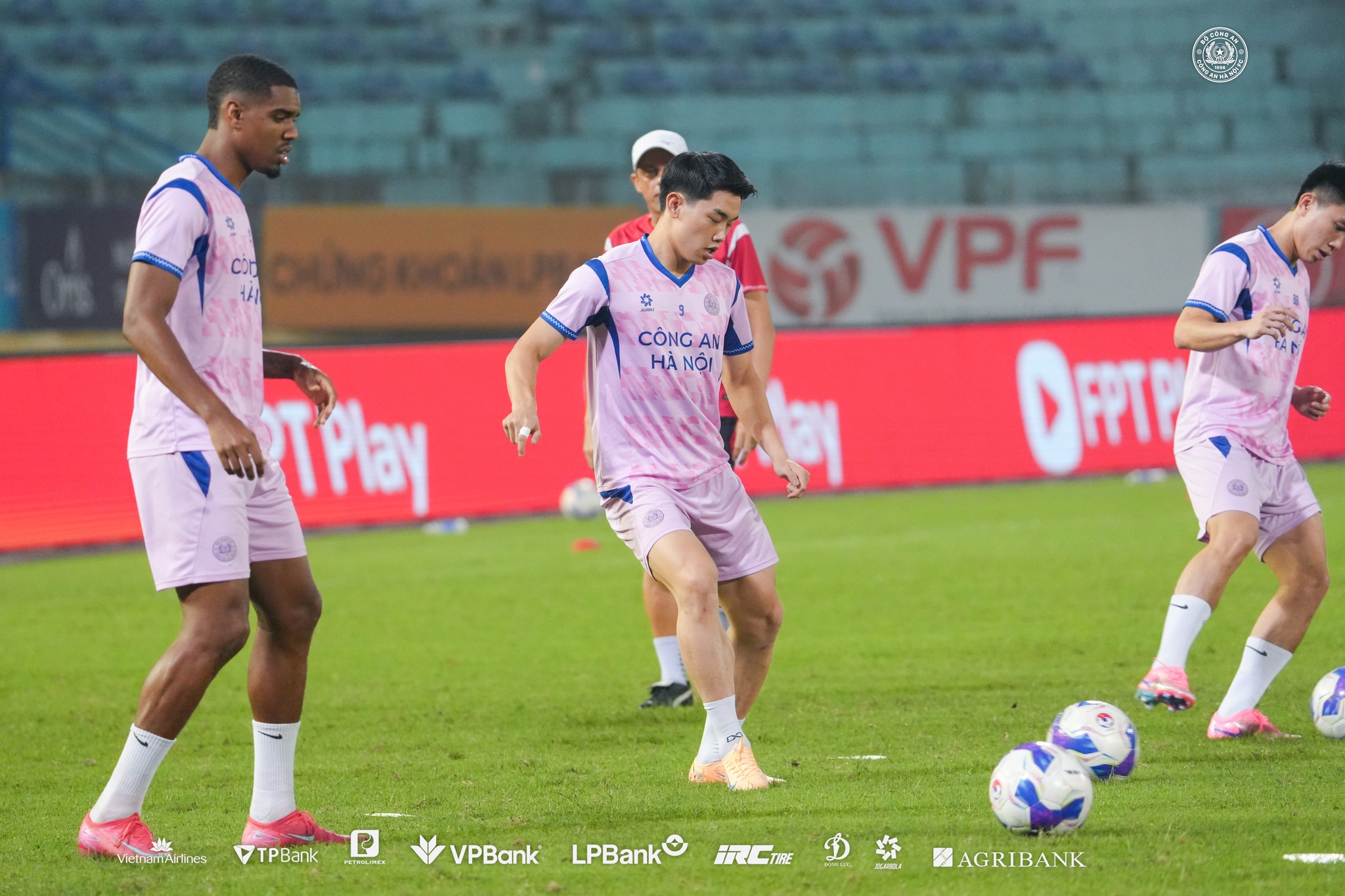 Đình Bắc: “Vua phá lưới” trẻ và bài toán ghi bàn ở V-League - Ảnh 3.