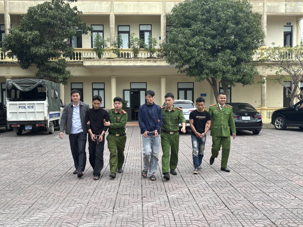 Bắt giữ 3 đối tượng gây ra vụ cướp giật táo tợn trong đêm 8-3 - Ảnh 2.