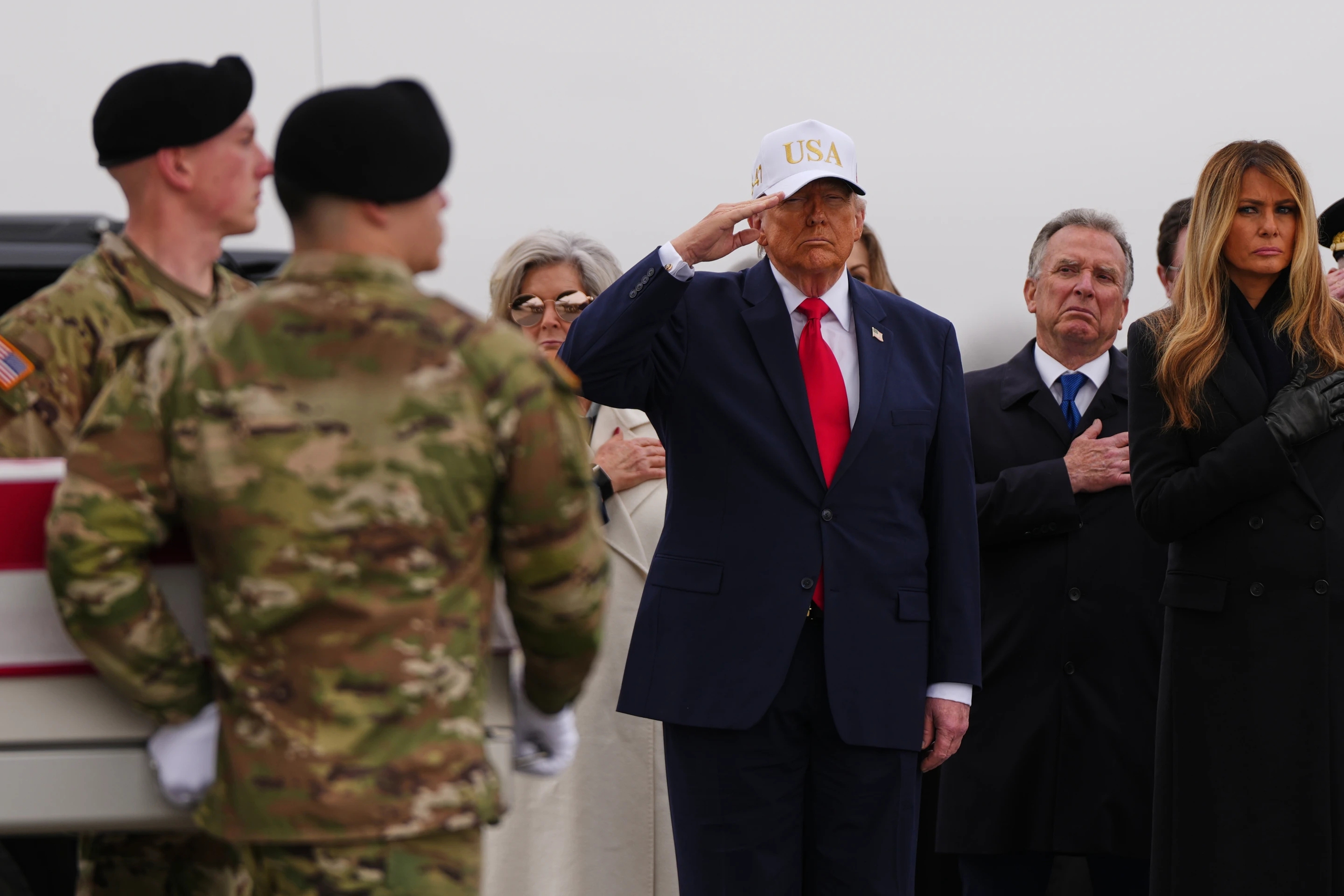 Tổng thống Donald Trump lên tiếng sau khi Iran có tân thủ tối cao
