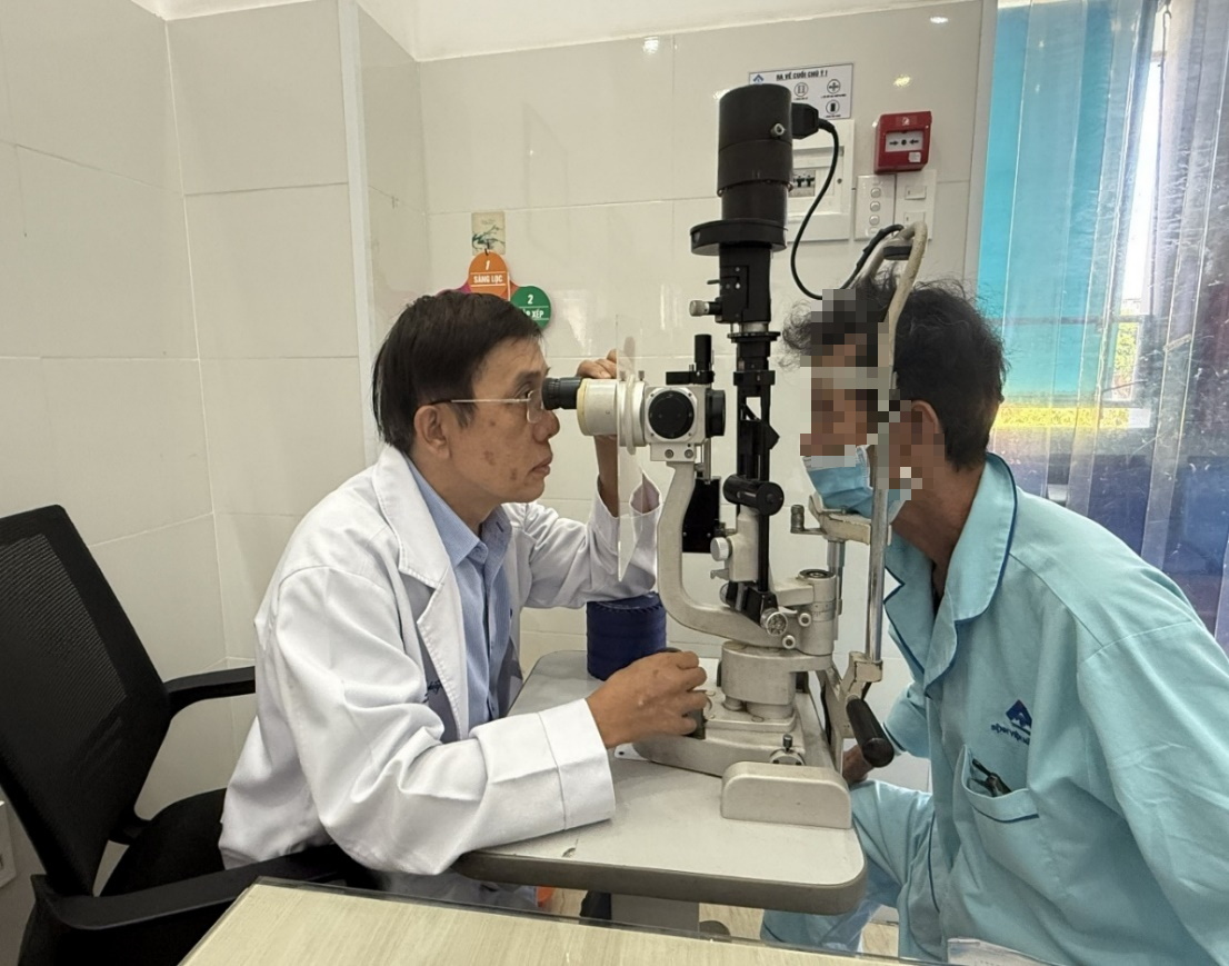 Bệnh viện Mắt TPHCM khám tầm  soát  miễn phí bệnh glôcôm - Ảnh 1.