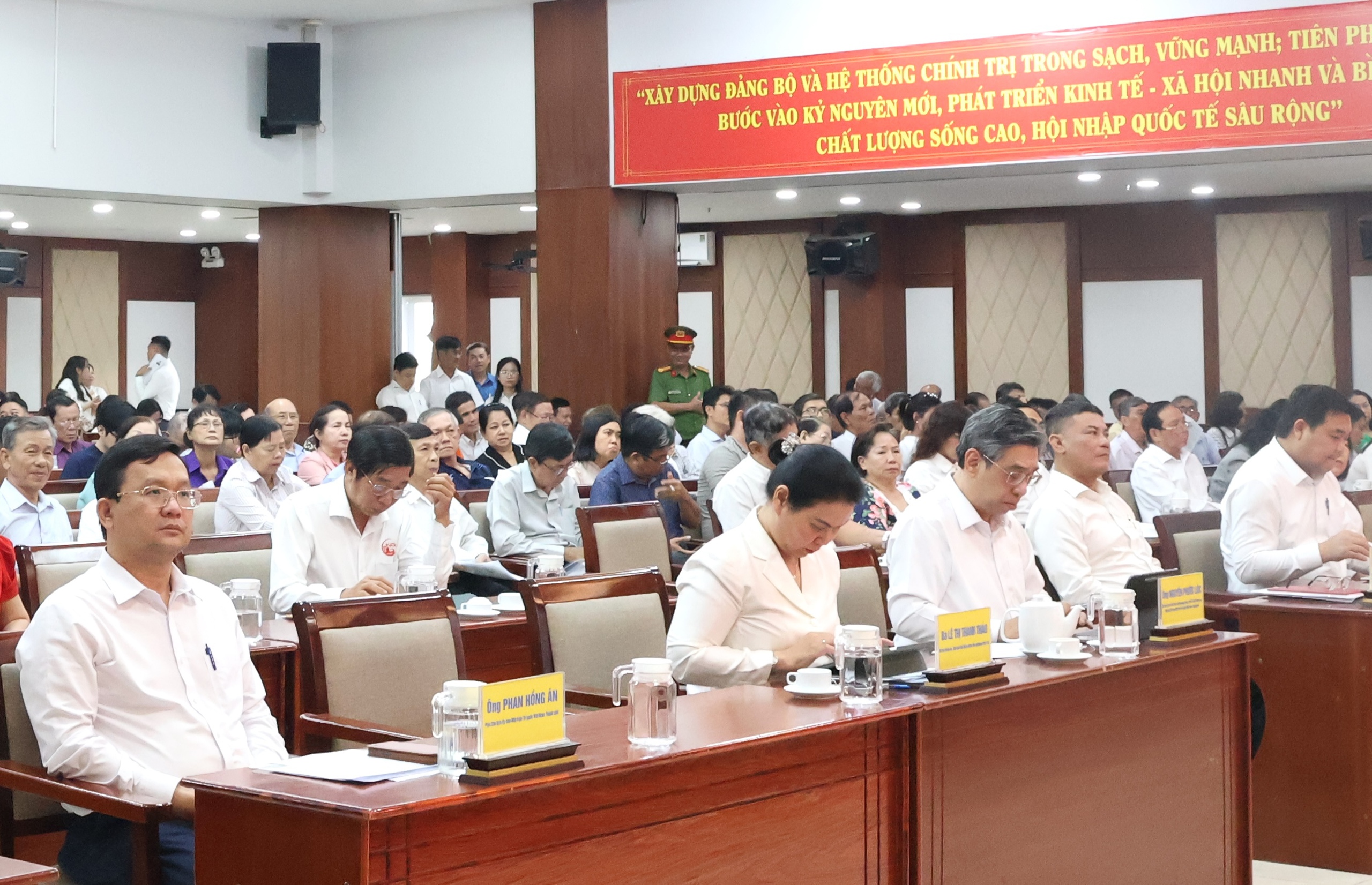 Bí thư Thành ủy TPHCM tiếp xúc cử tri 3 phường: Bình Tiên, Bình Tây, Bình Phú - Ảnh 3.