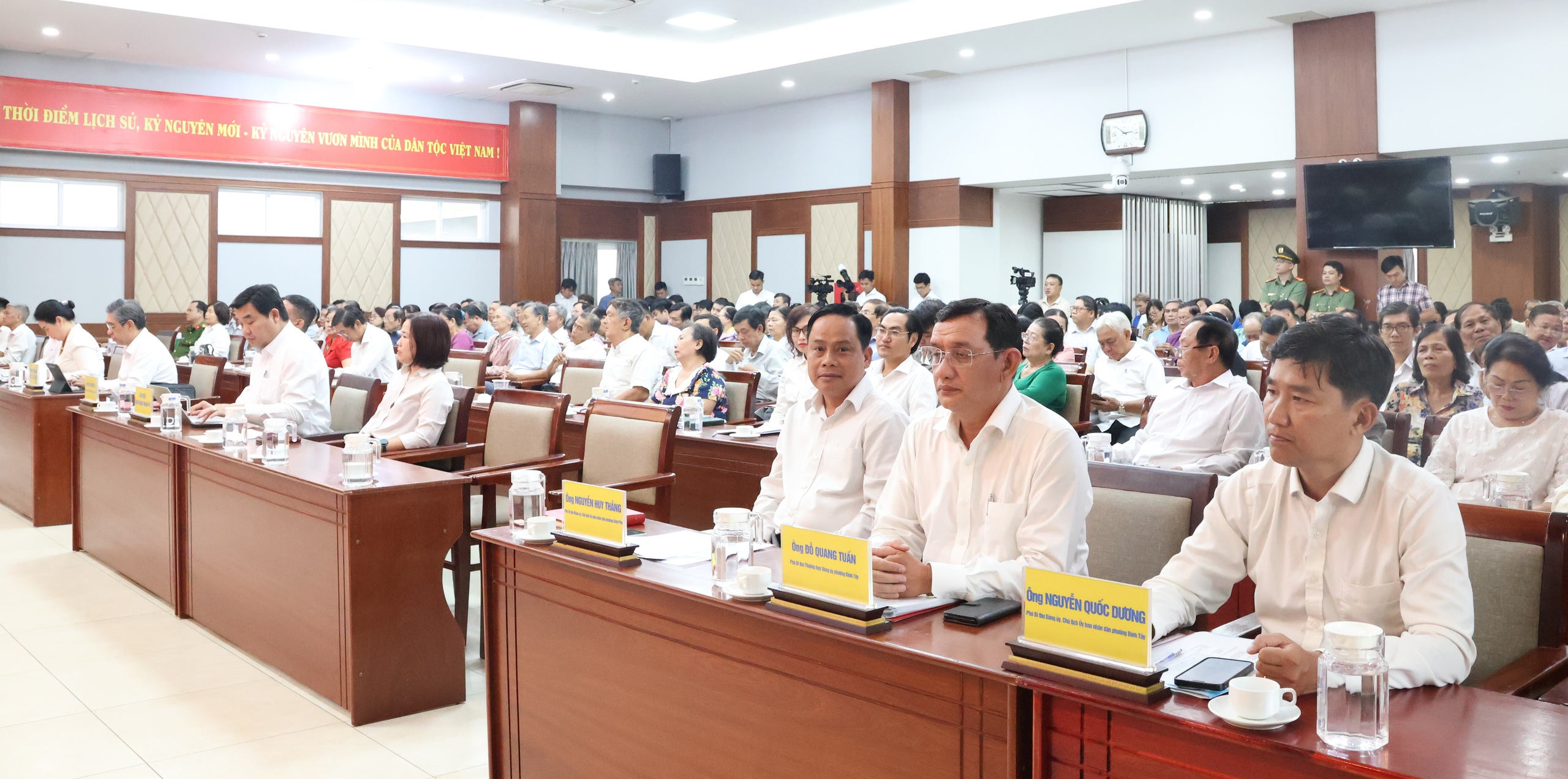 Bí thư Thành ủy TPHCM tiếp xúc cử tri 3 phường: Bình Tiên, Bình Tây, Bình Phú - Ảnh 4.