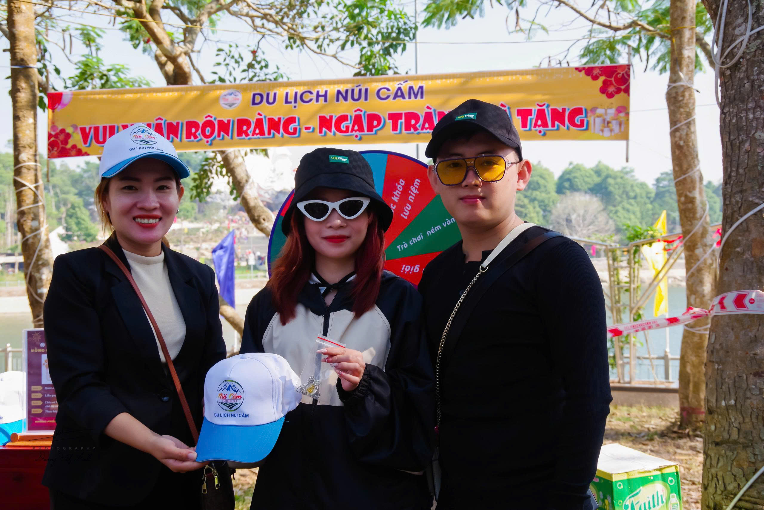 Lý do “Đà Lạt miền Tây” thu hút 25.000 khách du lịch tham gia lễ hội hoa đăng - Ảnh 13.