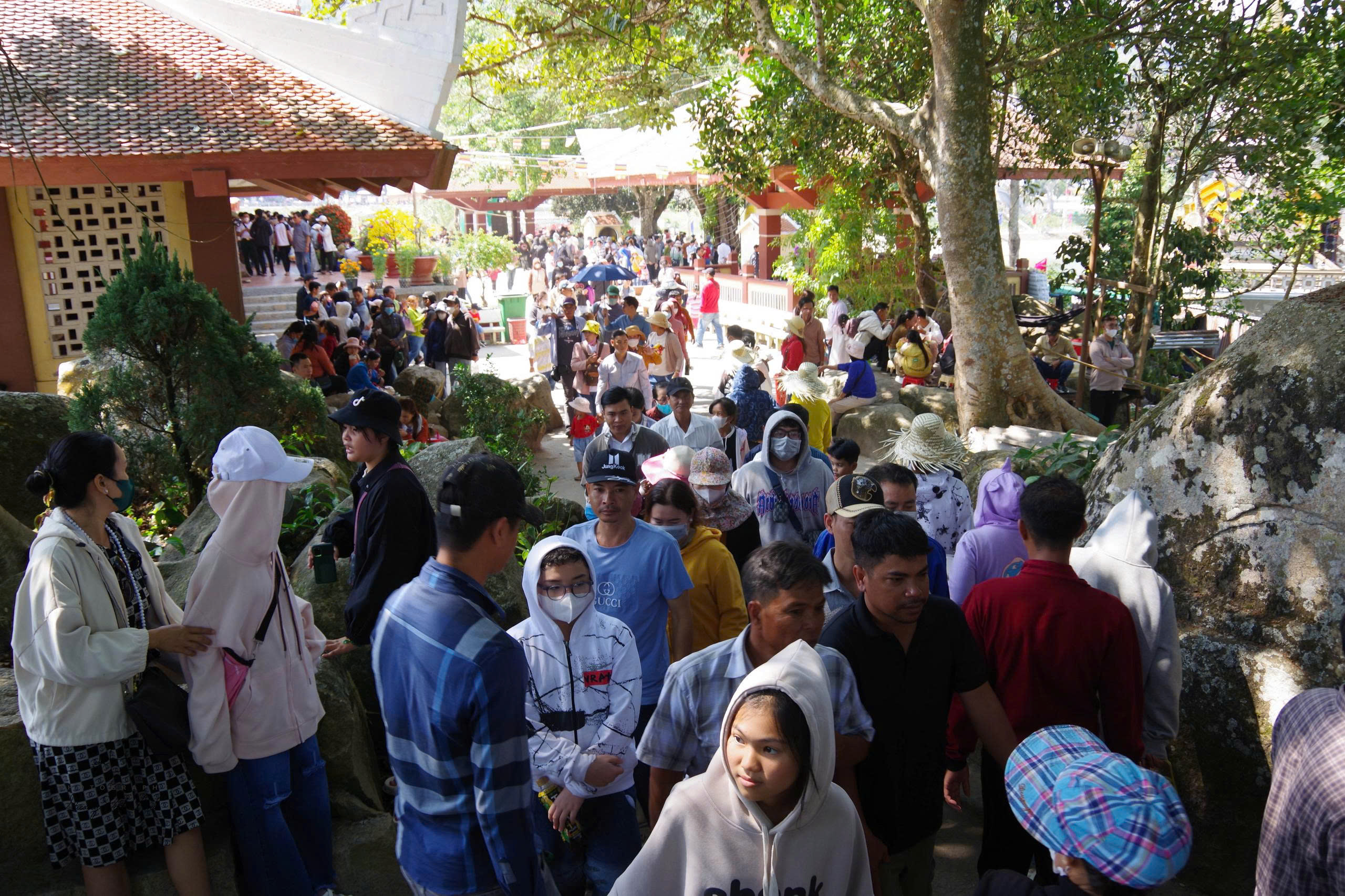 Lý do “Đà Lạt miền Tây” thu hút 25.000 khách du lịch tham gia lễ hội hoa đăng - Ảnh 14.