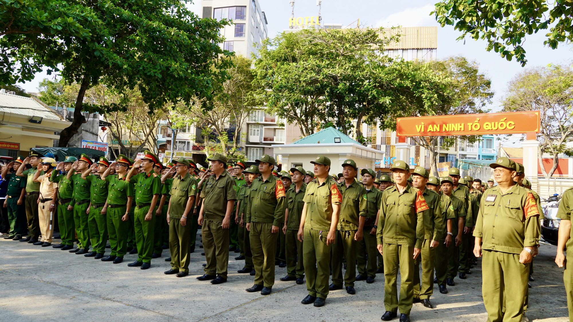 Công an phường Vũng Tàu ra quân đảm bảo trật tự đô thị năm 2026 - Ảnh 2. Công an phường Vũng Tàu ra quân đảm bảo trật tự đô thị năm 2026 - Ảnh 2.