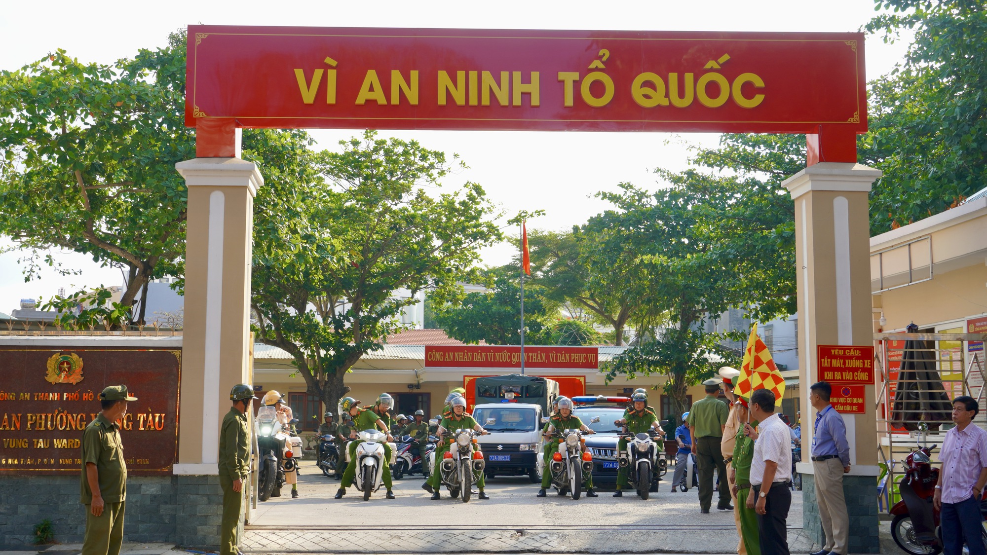 Công an phường Vũng Tàu ra quân đảm bảo trật tự đô thị năm 2026 - Ảnh 4. Công an phường Vũng Tàu ra quân đảm bảo trật tự đô thị năm 2026 - Ảnh 4.