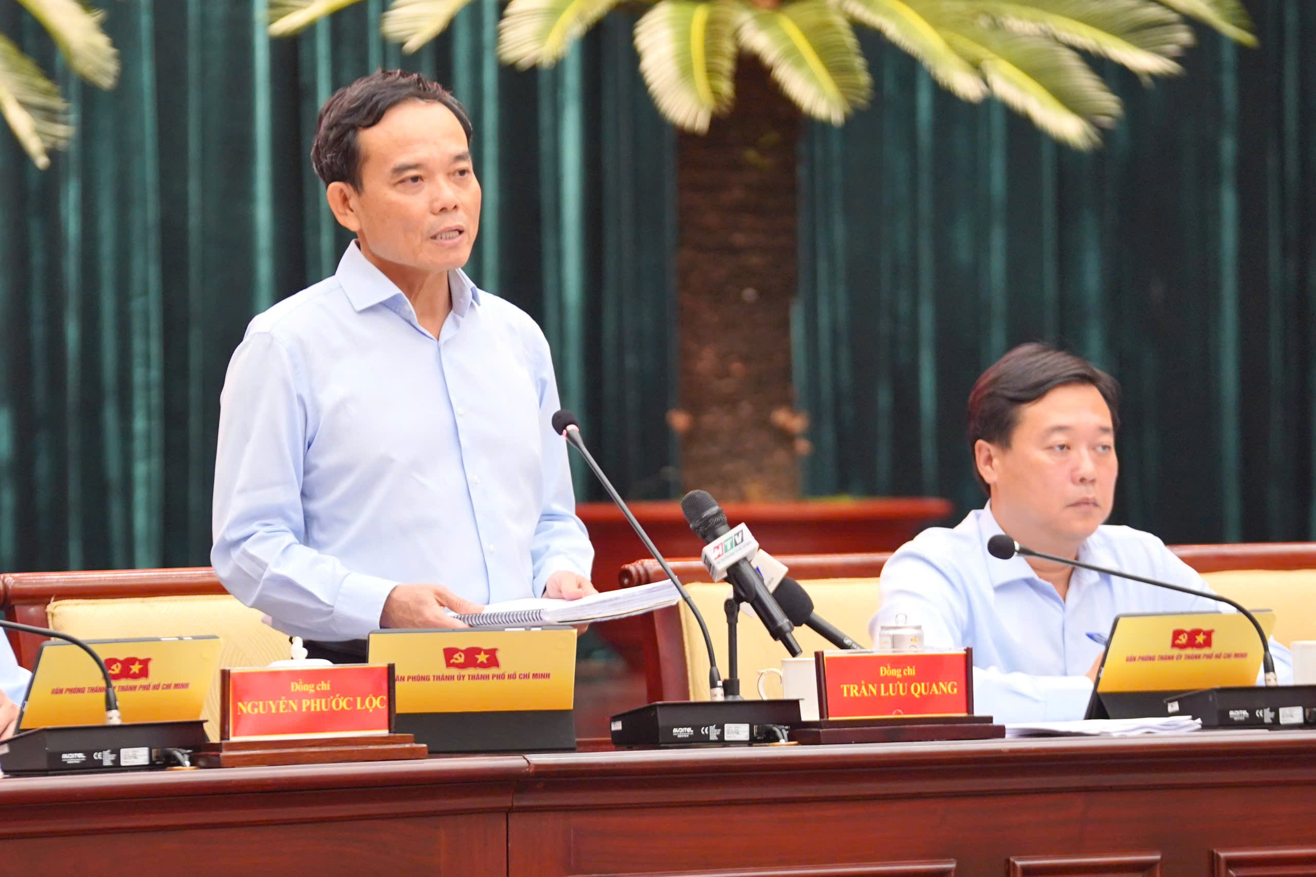 B&iacute; thư Th&agrave;nh ủy TPHCM: Sẽ điều động c&aacute;n bộ về cơ sở, bổ sung 83 ph&oacute; chủ tịch cấp x&atilde; - Ảnh 1.