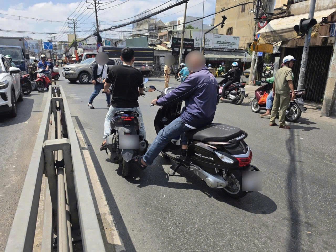 Công an TPHCM khởi tố 2 người đánh nhau sau quẹt xe trên đường Trường Chinh - Ảnh 3.