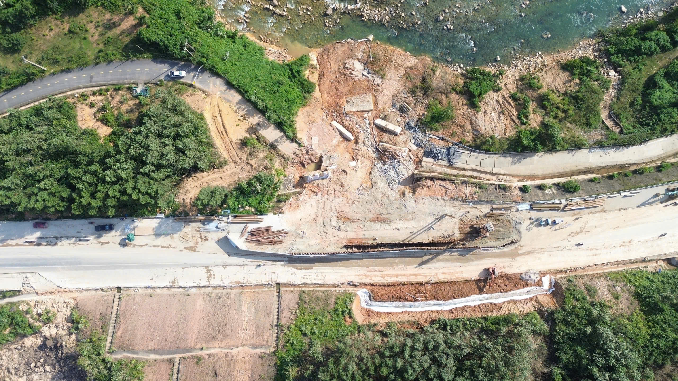 Quy định tốc độ tối đa trên cao tốc La Sơn - Hòa Liên cho xe lưu thông - Ảnh 1.