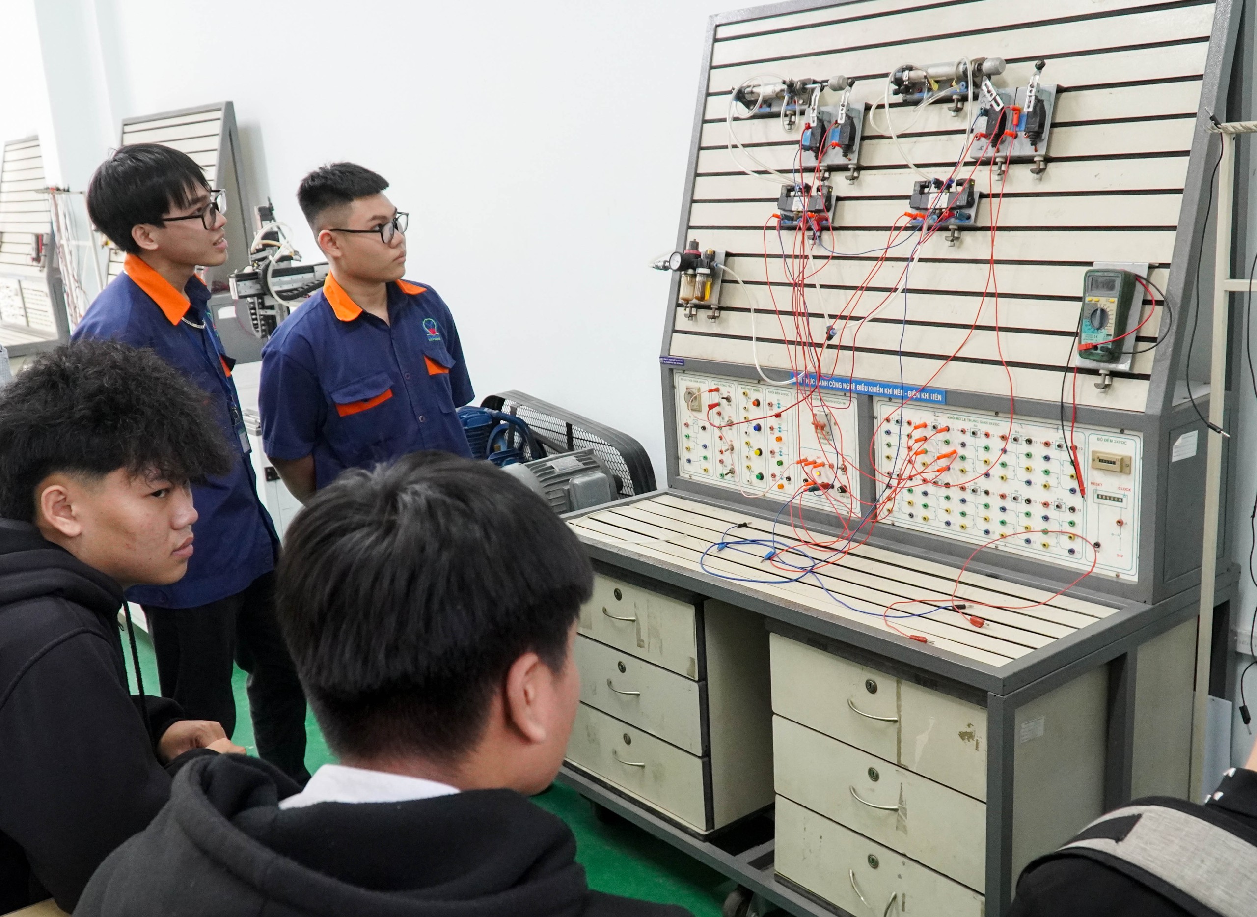 Một doanh nghiệp tài trợ học phí 100%, sinh viên học nghề có thêm phụ cấp - Ảnh 2.